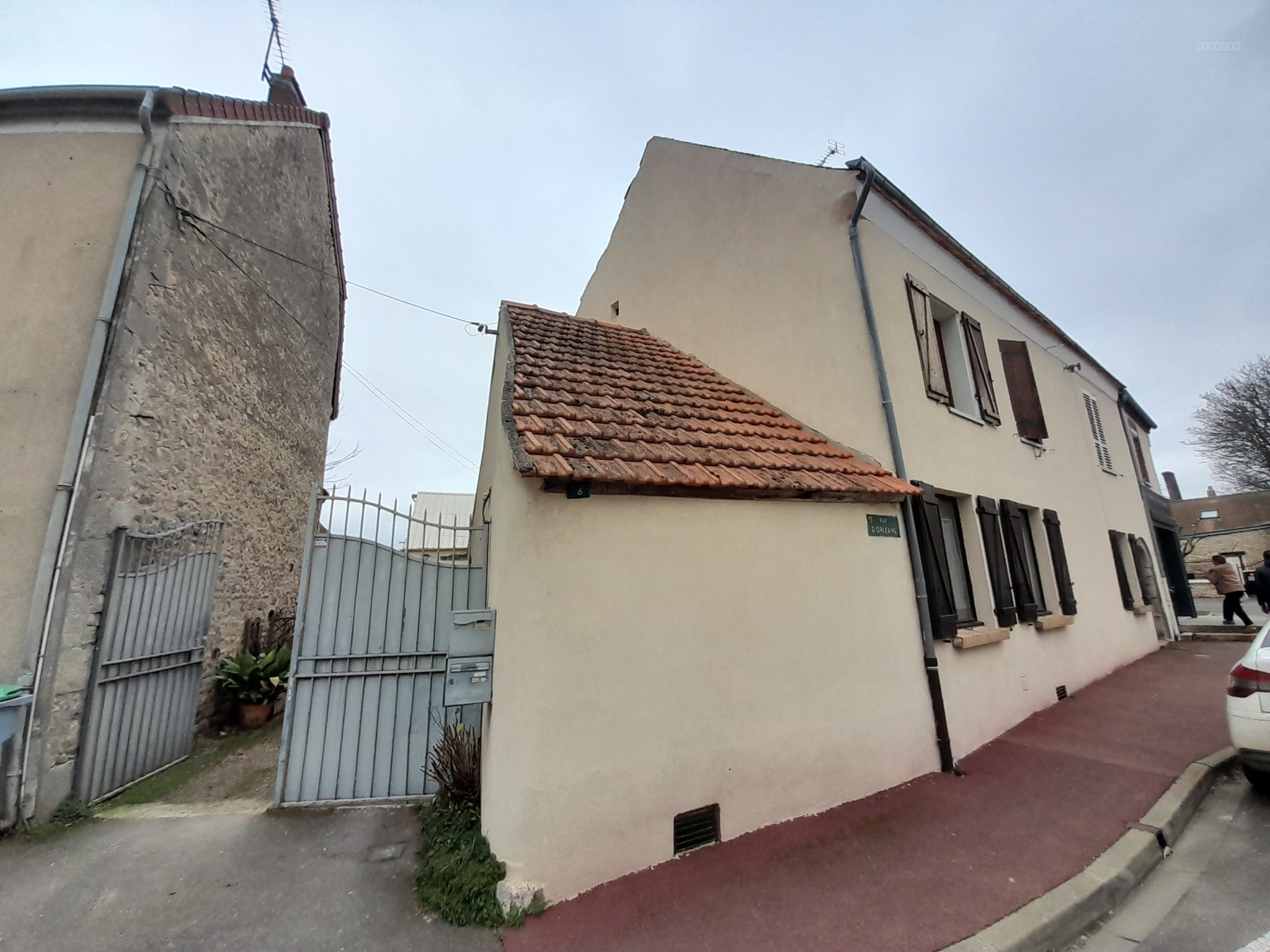 Bien immobilier à vendre à Auneaubleurysaintsymphorien, 220 m², 9 pièces – photo 1 sur 6