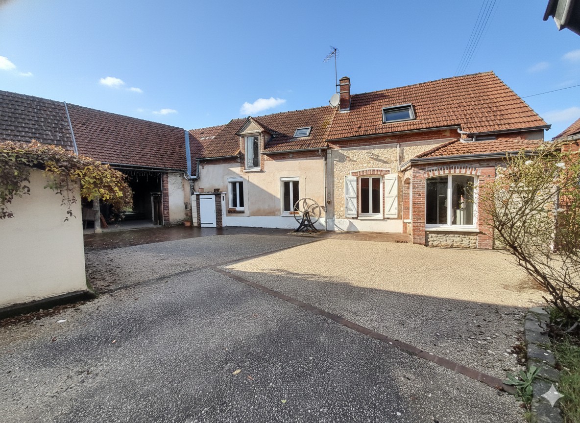 Maison à vendre à Auneaubleurysaintsymphorien, 148 m², 7 pièces – photo 1 sur 8
