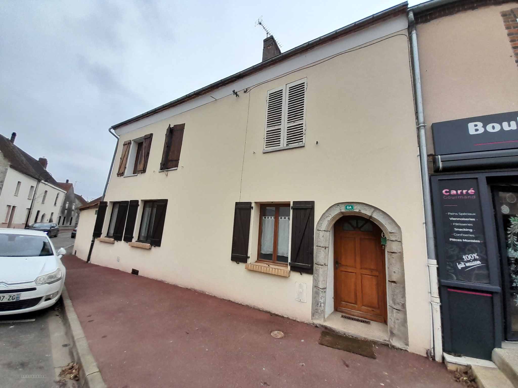 Bien immobilier à vendre à Auneaubleurysaintsymphorien, 220 m², 9 pièces – photo 2 sur 6