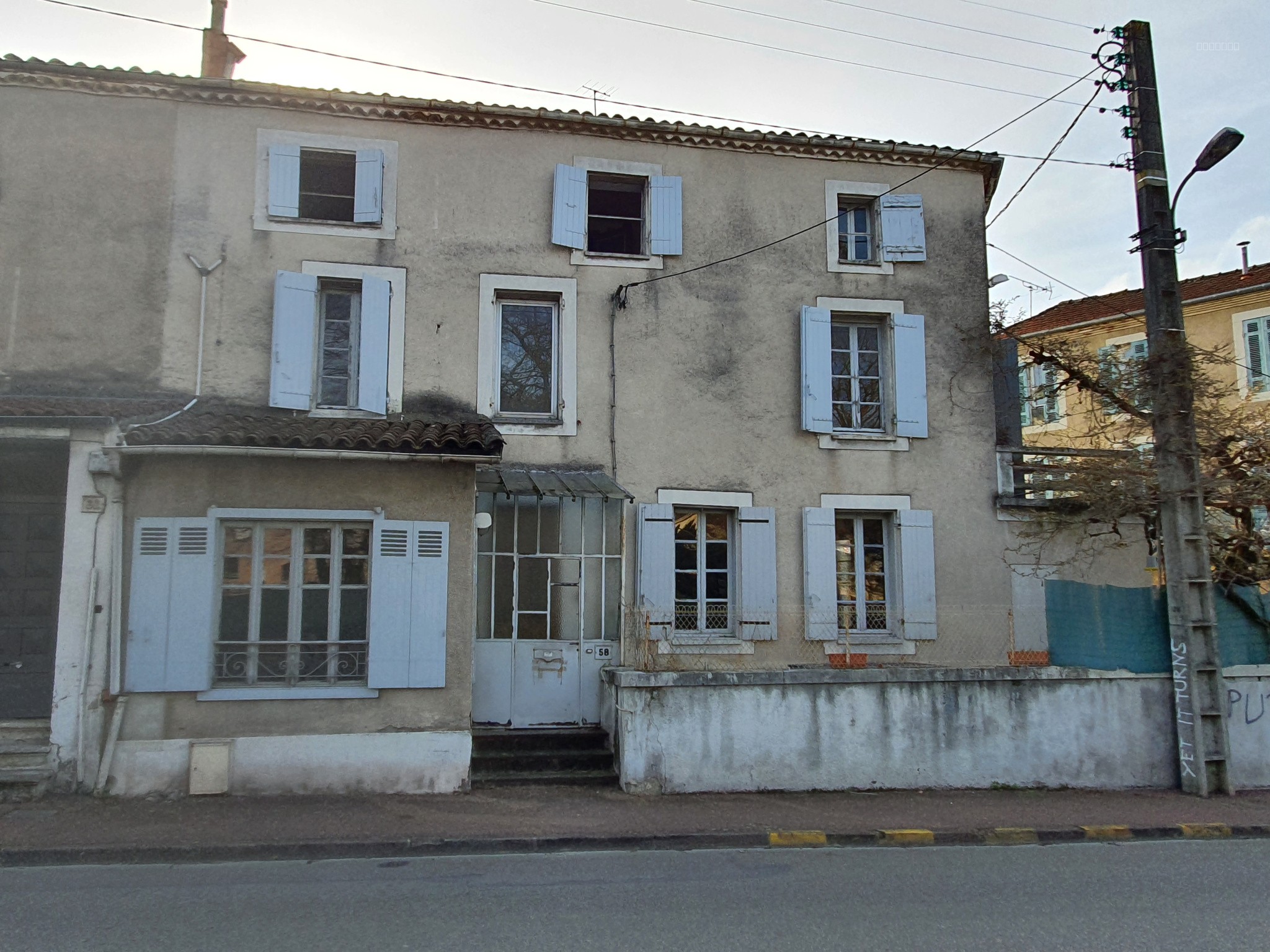Maison à vendre à Villeneuve sur lot, 27 m², 6 pièces – photo 1 sur 9