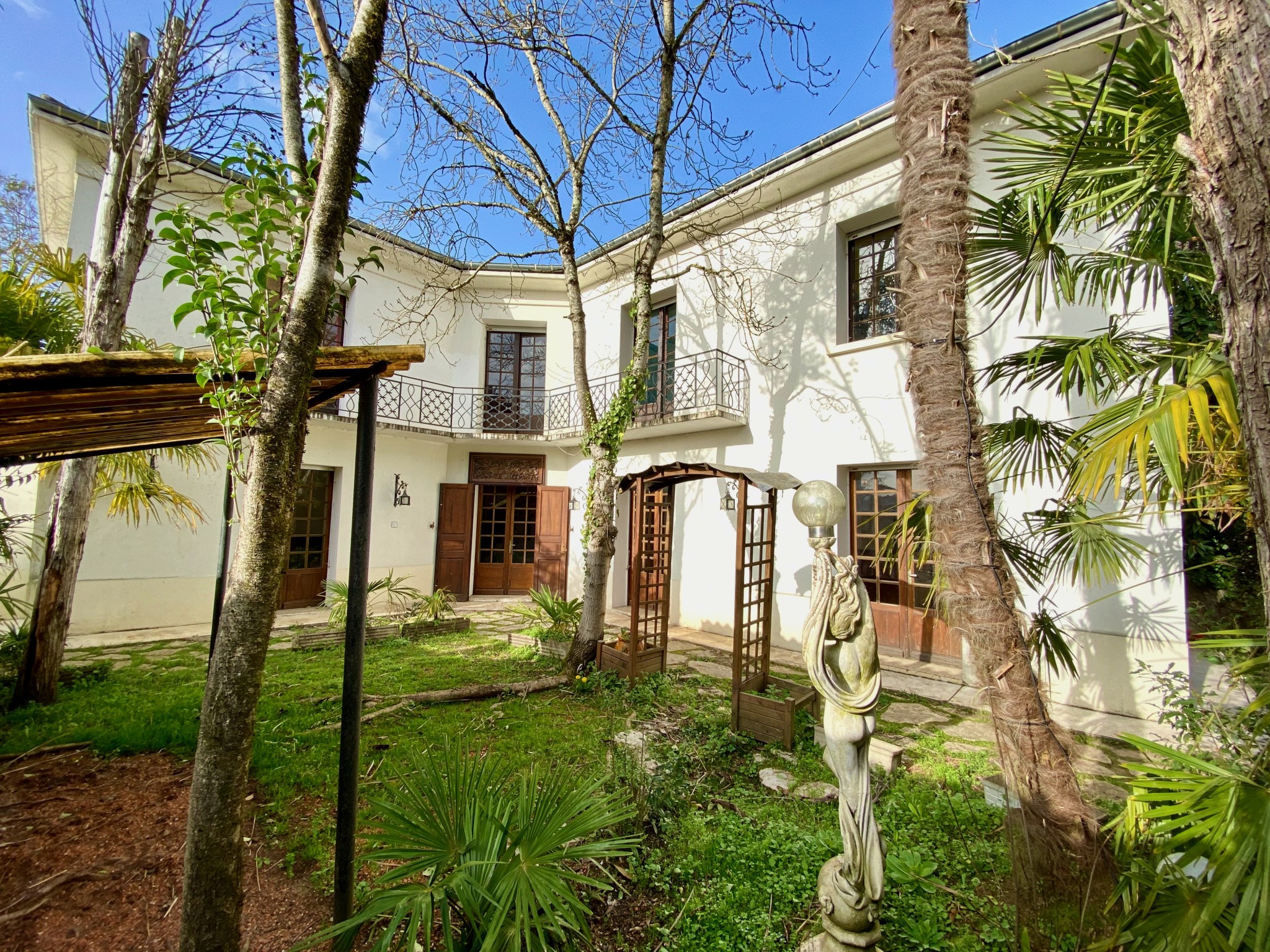 Maison à vendre à Villeneuve sur lot, 188 m², 6 pièces – photo 1 sur 18