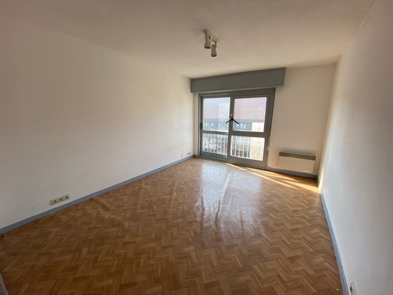 LOT-ET-GARONNE, VILLENEUVE SUR LOT ensemble de 13 appartements de type studios — photo 1