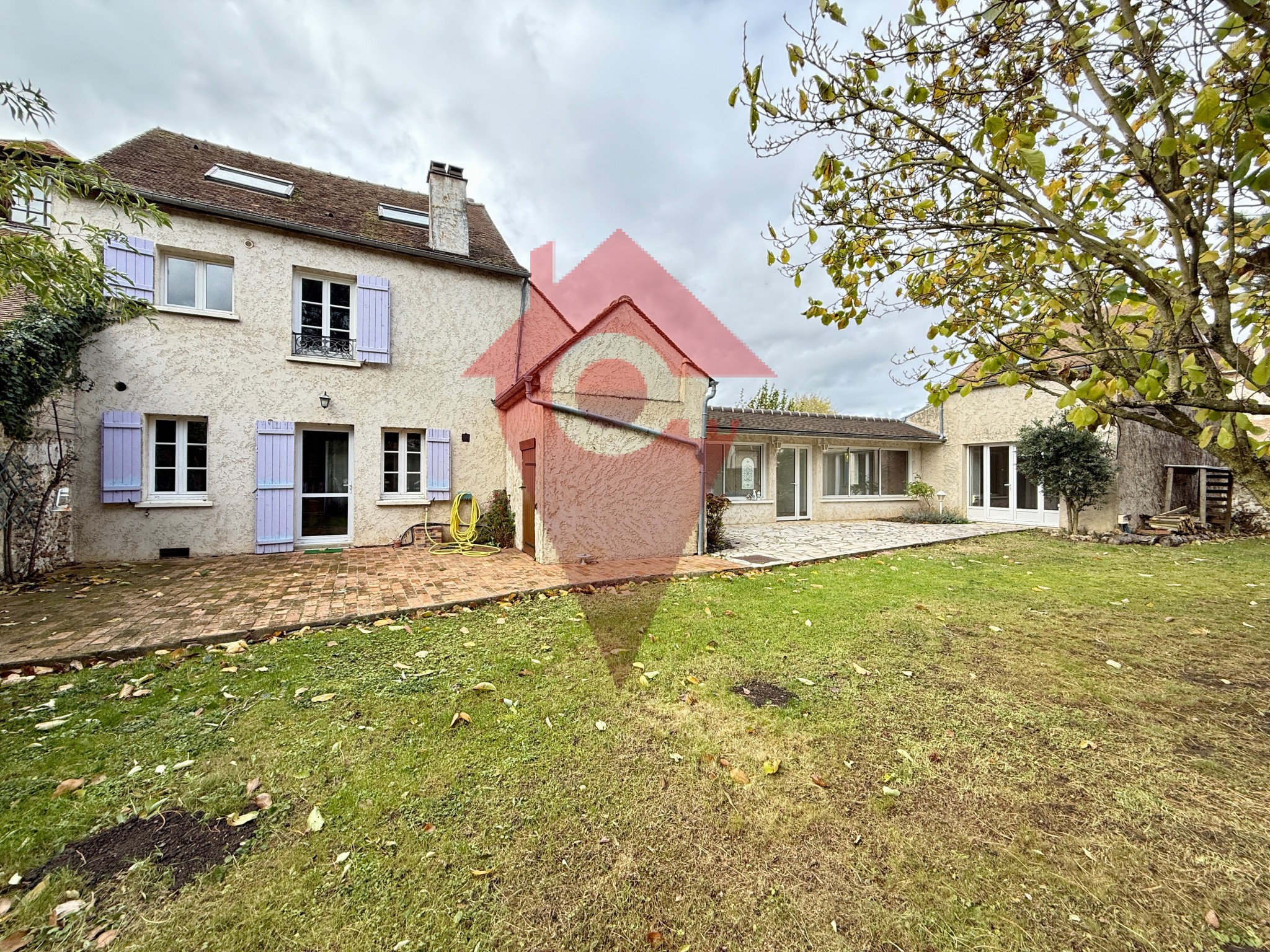 Maison à louer à Les alluets le roi, 204 m², 6 pièces – photo 1 sur 17