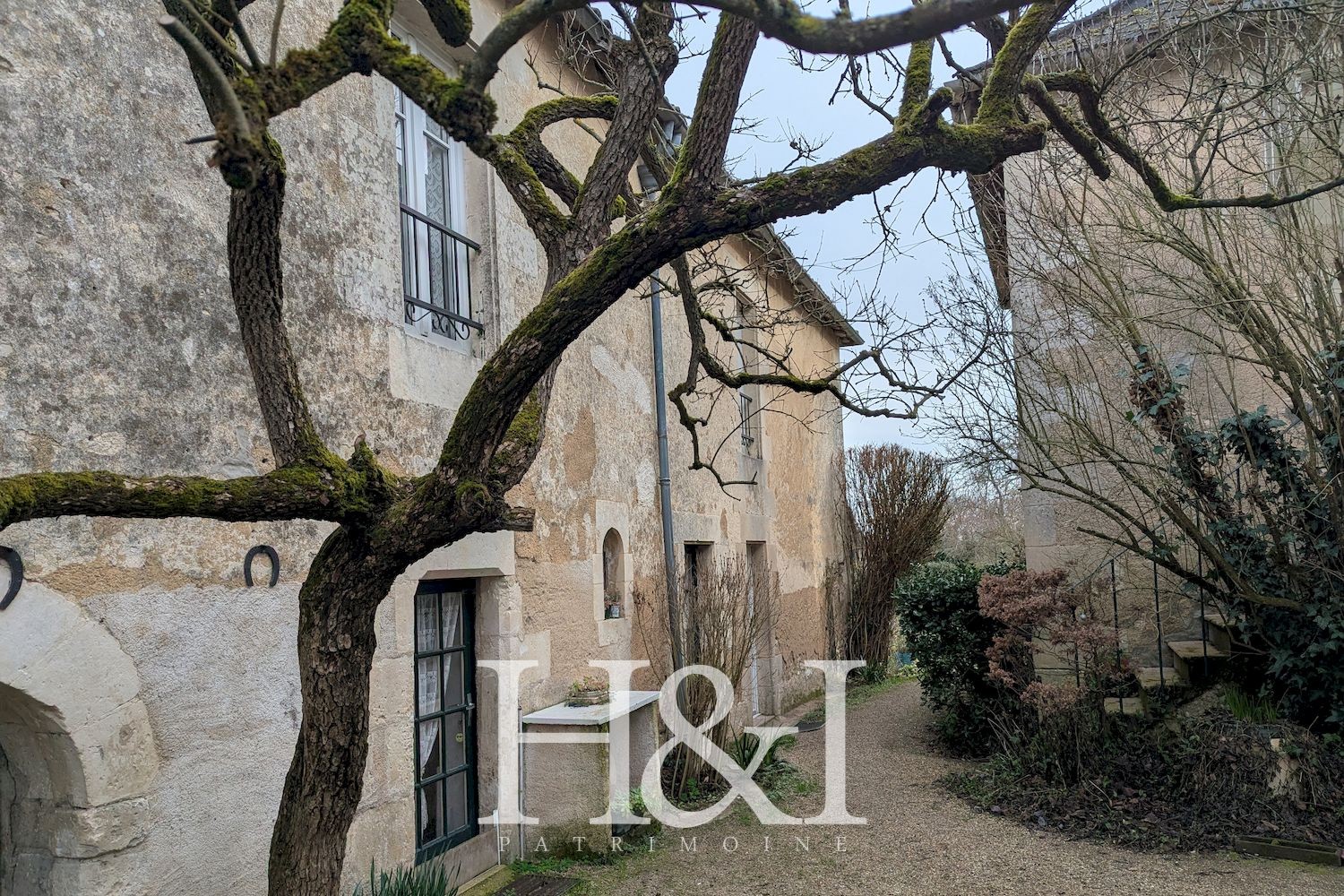 Bien immobilier à vendre à Jaunay clan, 250 m², 10 pièces – photo 3 sur 17