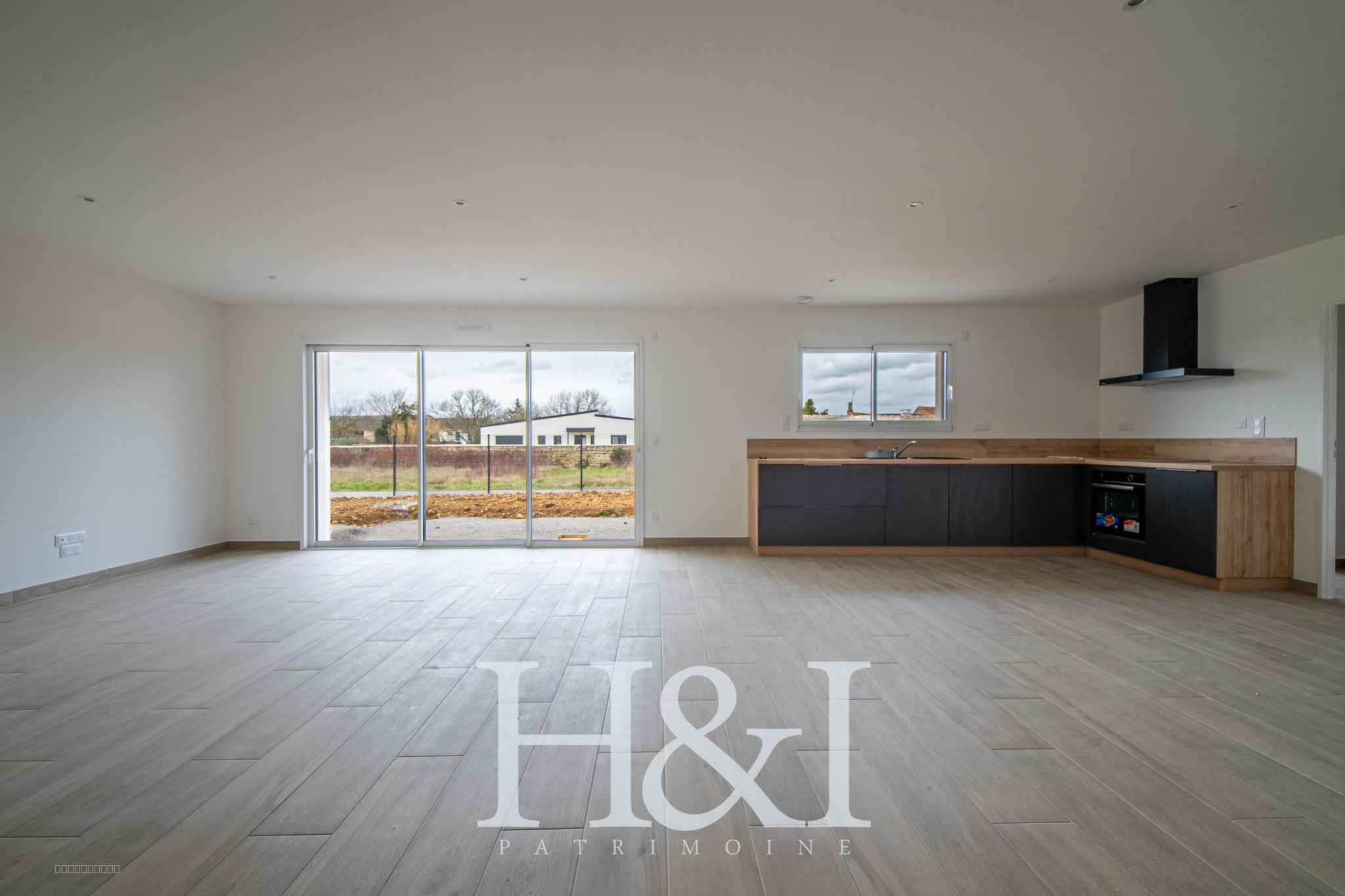 Maison à louer à Neuville de poitou, 142,93 m², 5 pièces – photo 2 sur 12