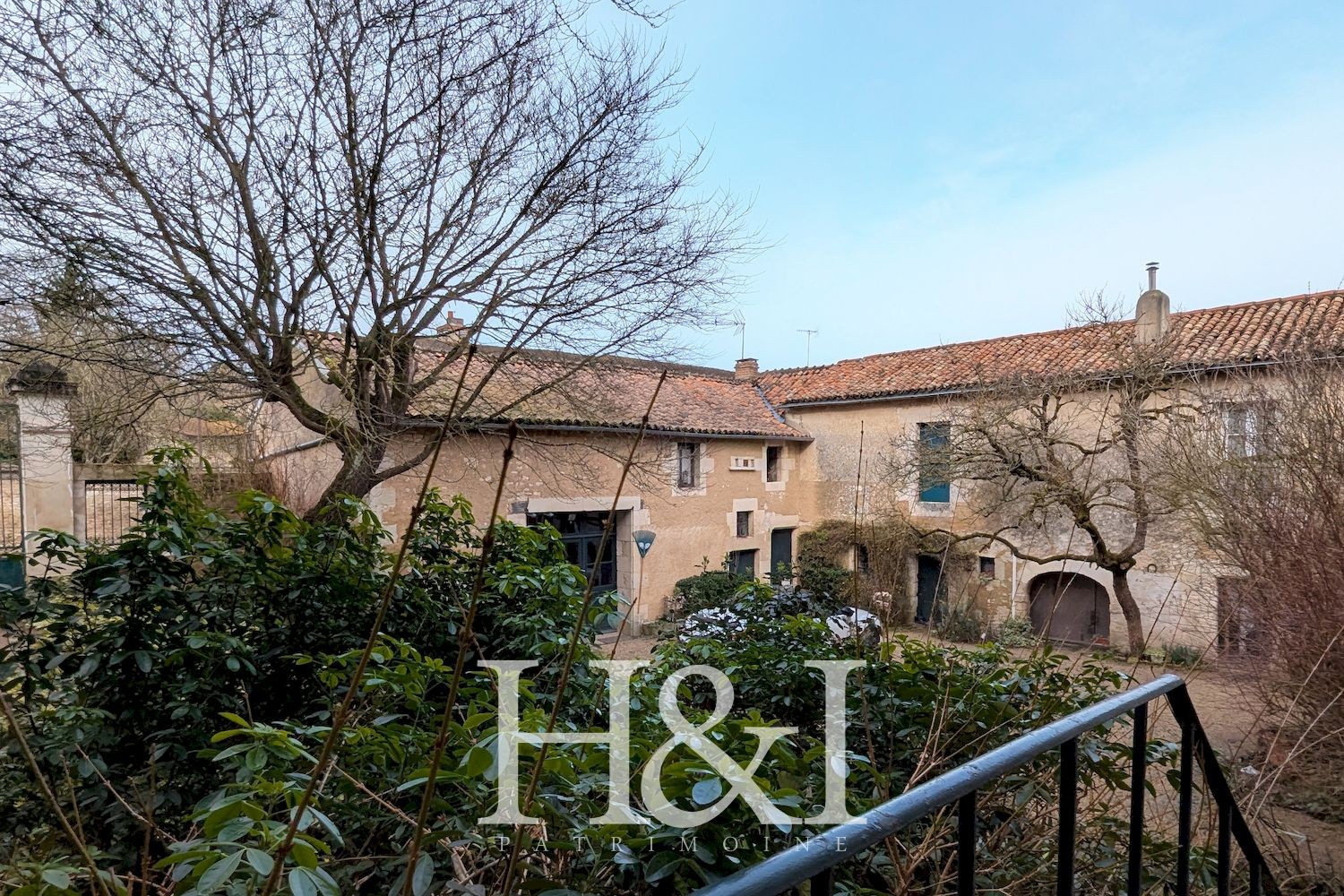 Bien immobilier à vendre à Jaunay clan, 250 m², 10 pièces – photo 2 sur 17
