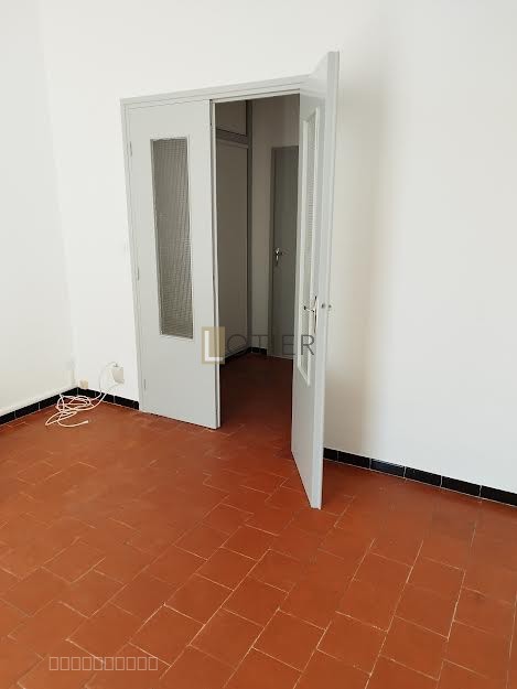 T2 rénové au premier étage d'un petit immeuble de deux appartements — photo 8