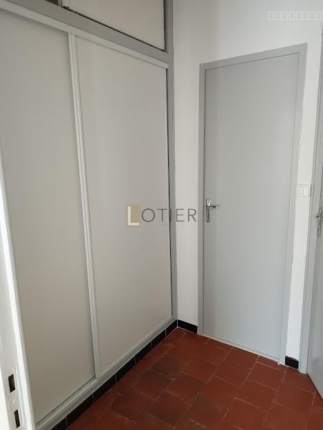 T2 rénové au premier étage d'un petit immeuble de deux appartements — photo 7