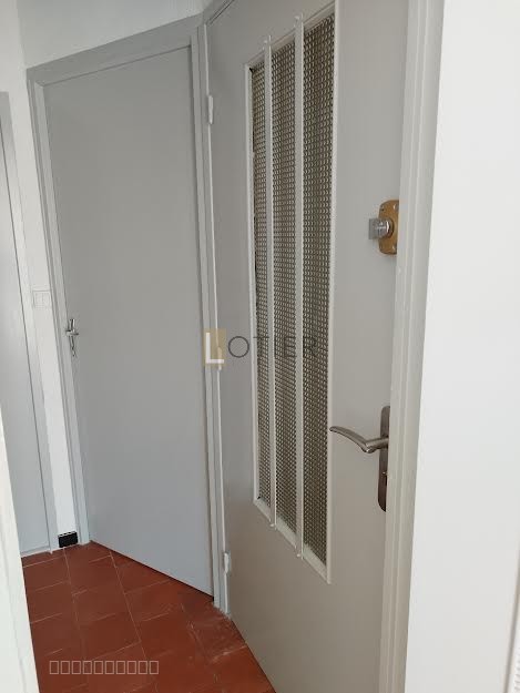 T2 rénové au premier étage d'un petit immeuble de deux appartements — photo 6