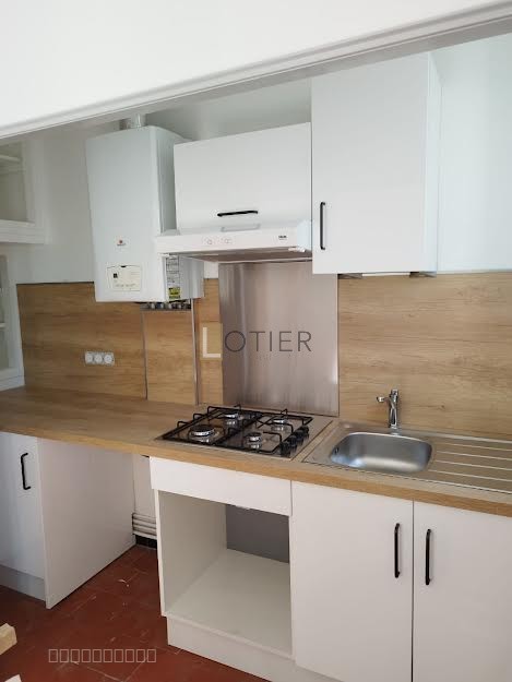 T2 rénové au premier étage d'un petit immeuble de deux appartements — photo 4