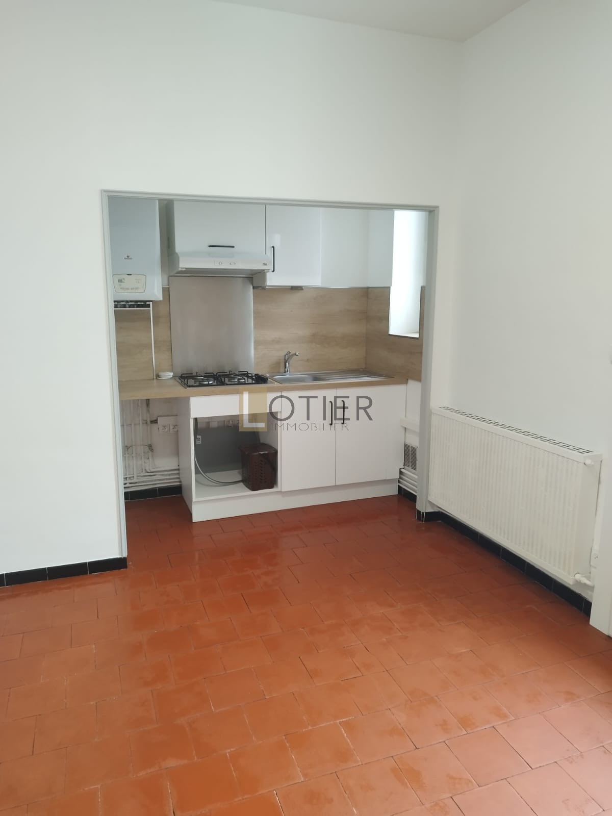 T2 rénové au premier étage d'un petit immeuble de deux appartements — photo 3