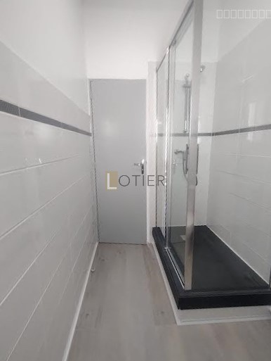 T2 rénové au premier étage d'un petit immeuble de deux appartements — photo 15