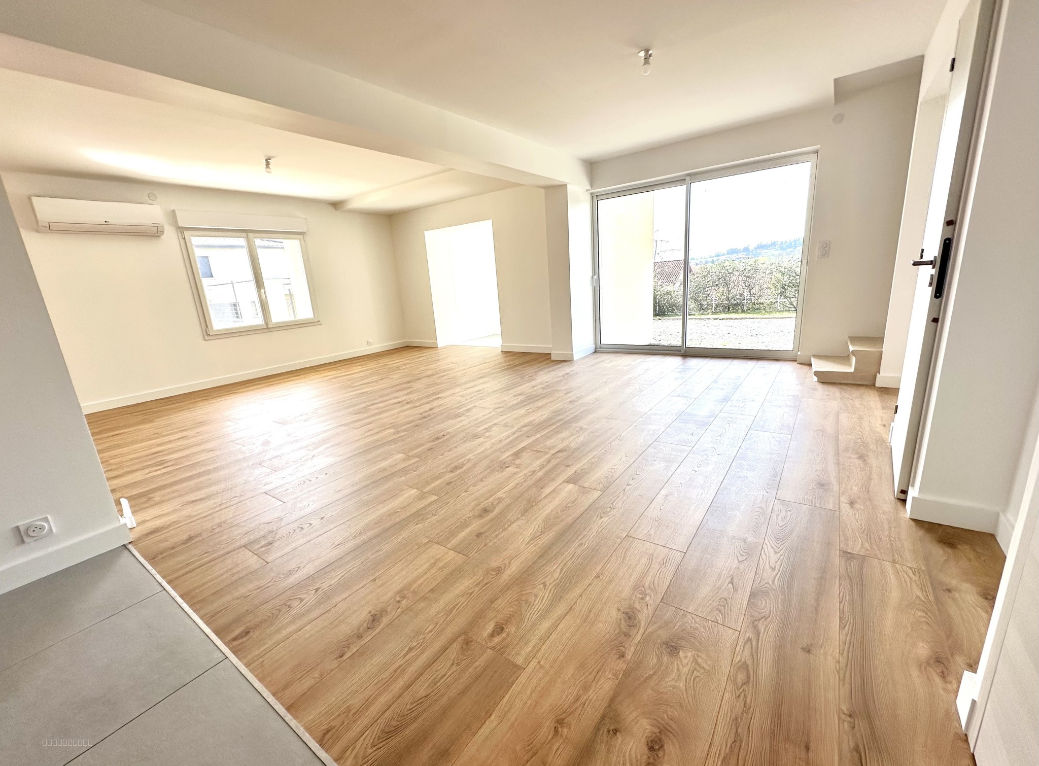 Maison à vendre à Pollionnay, 54,86 m², 5 pièces – photo 2 sur 7