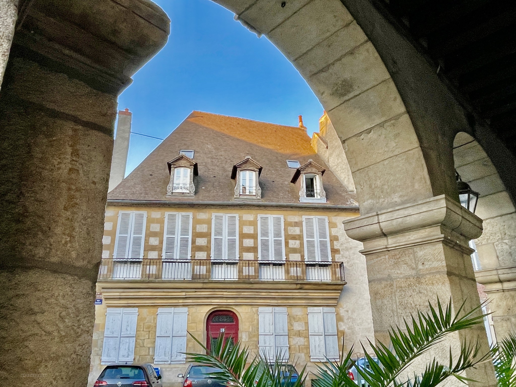 Immeuble à vendre à Moulins, 608 m², 15 pièces – photo 2 sur 11
