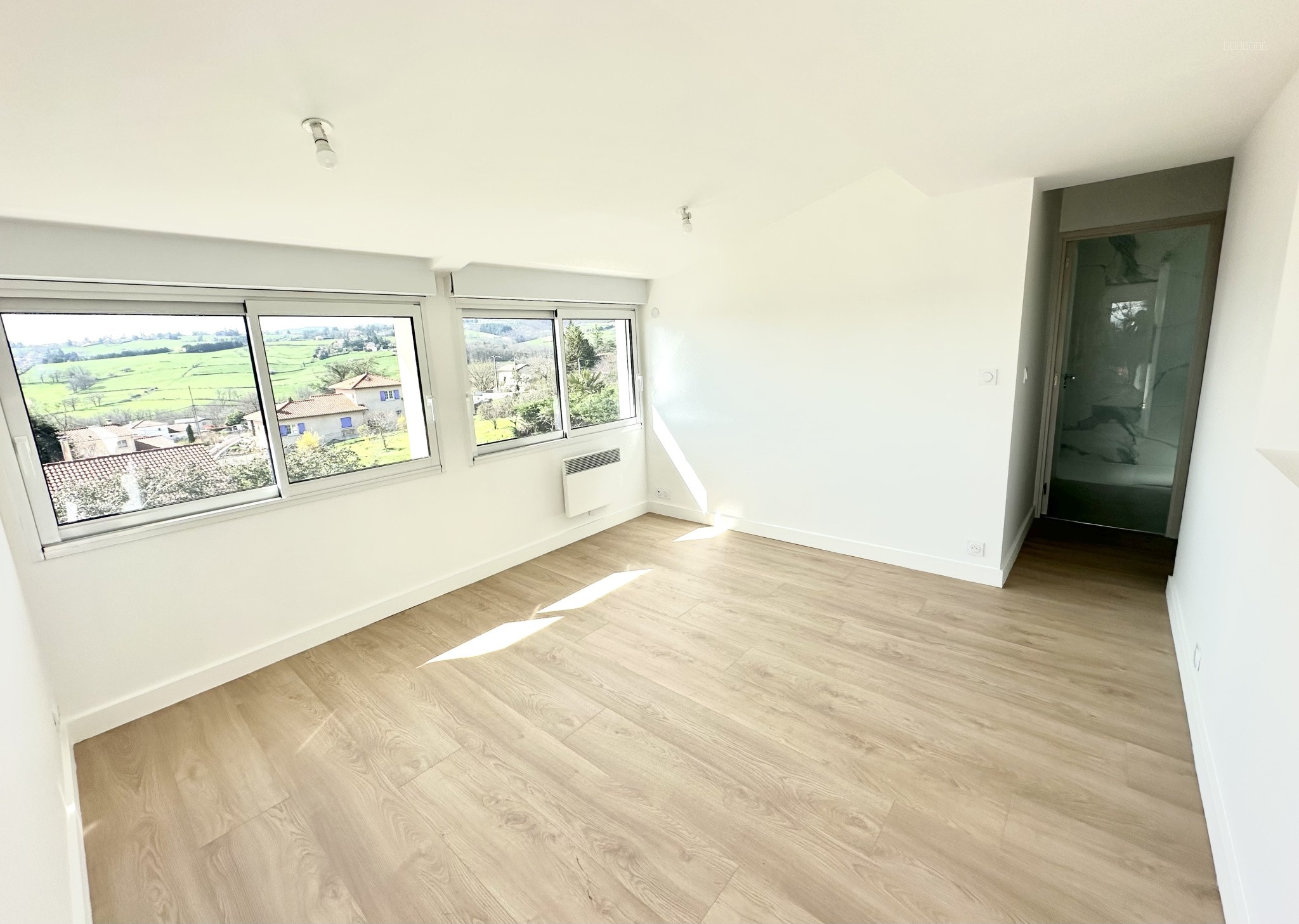 Maison à vendre à Pollionnay, 54,86 m², 5 pièces – photo 3 sur 7