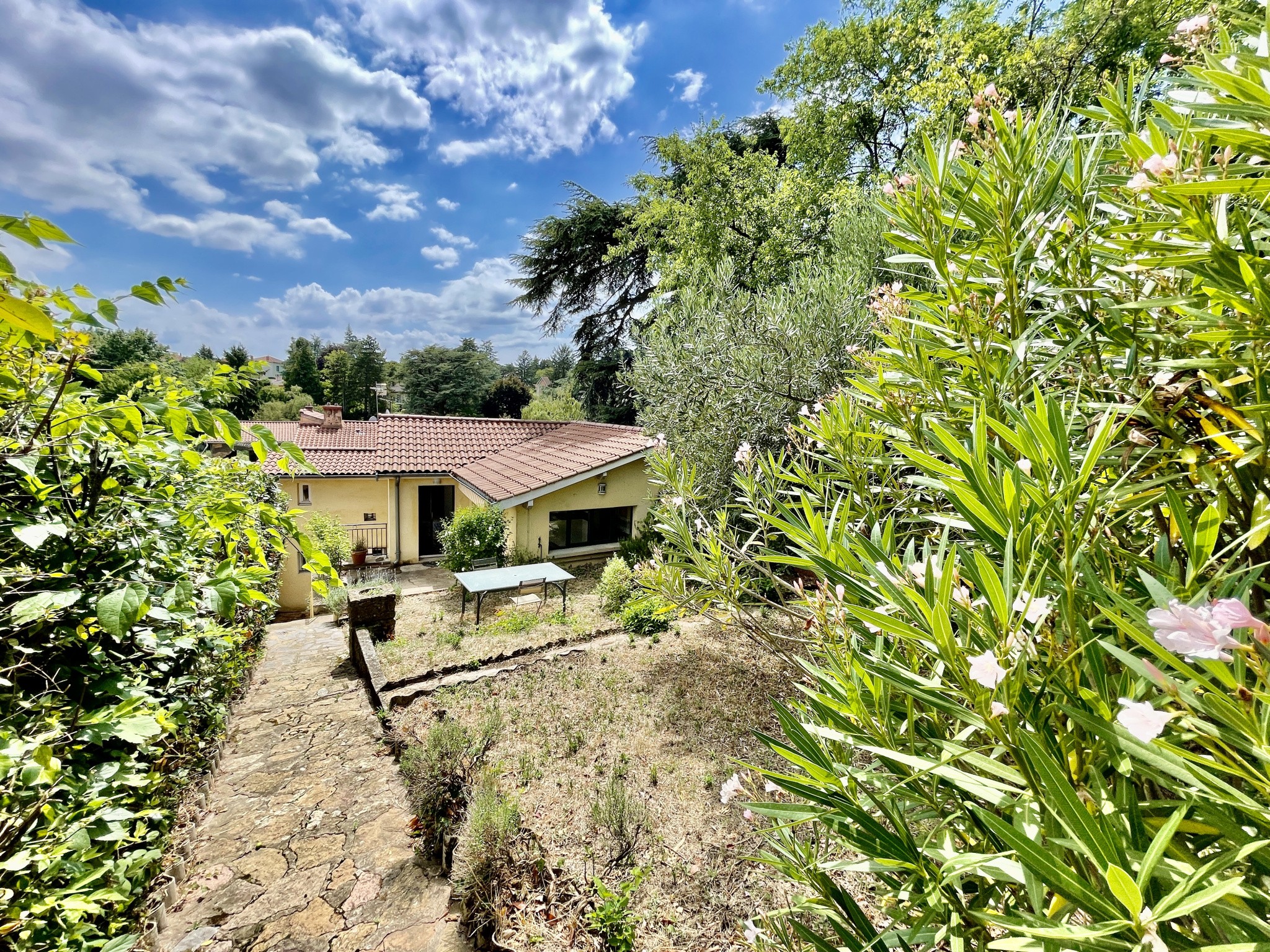 Bien immobilier à vendre à Ste foy les lyon, 145 m², 9 pièces – photo 1 sur 10