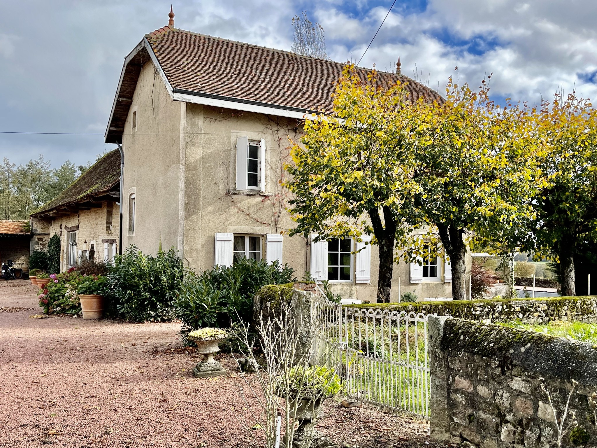 Bien immobilier à vendre à Paray le monial, 450 m², 10 pièces – photo 1 sur 9