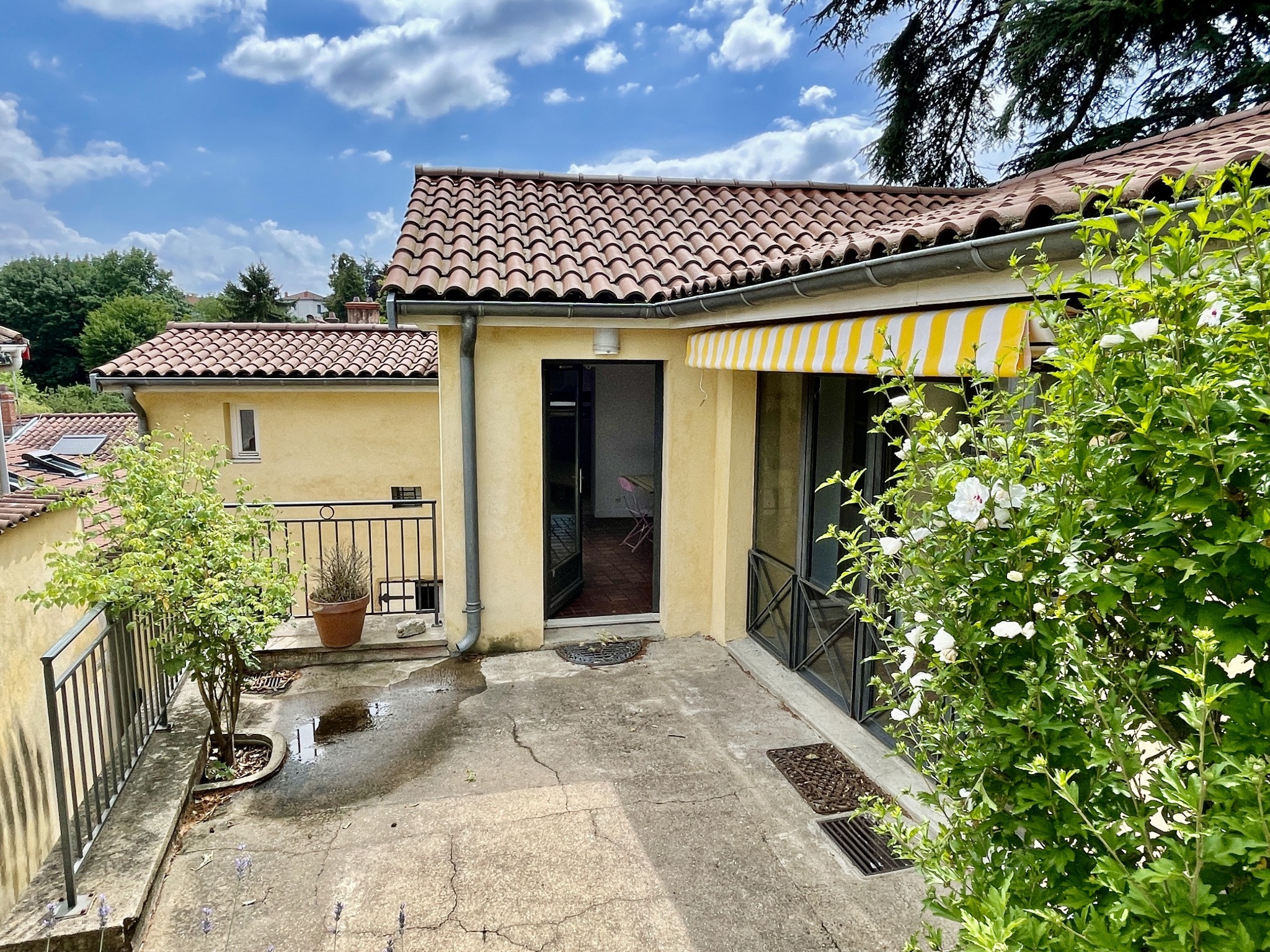 Bien immobilier à vendre à Ste foy les lyon, 145 m², 9 pièces – photo 2 sur 10