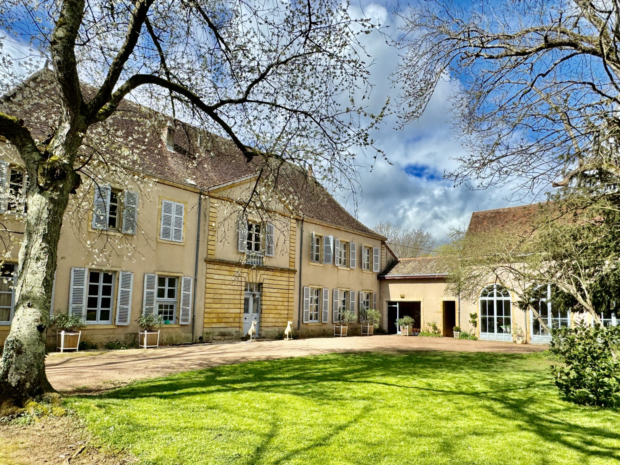 Château à vendre à Paray le monial, 640 m², 30 pièces – photo 1 sur 17