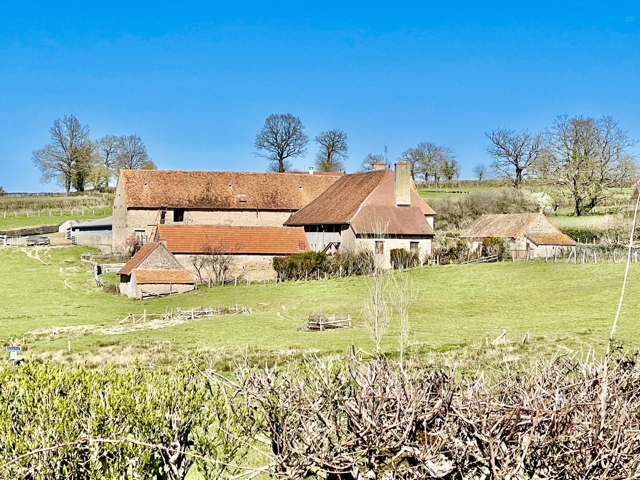 Bien immobilier à vendre à Paray le monial, 250 m², 8 pièces – photo 1 sur 9
