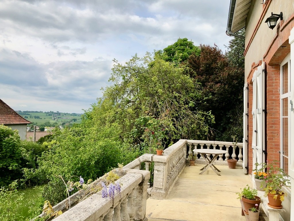 Bien immobilier à vendre à La clayette, 220 m², 12 pièces – photo 2 sur 13