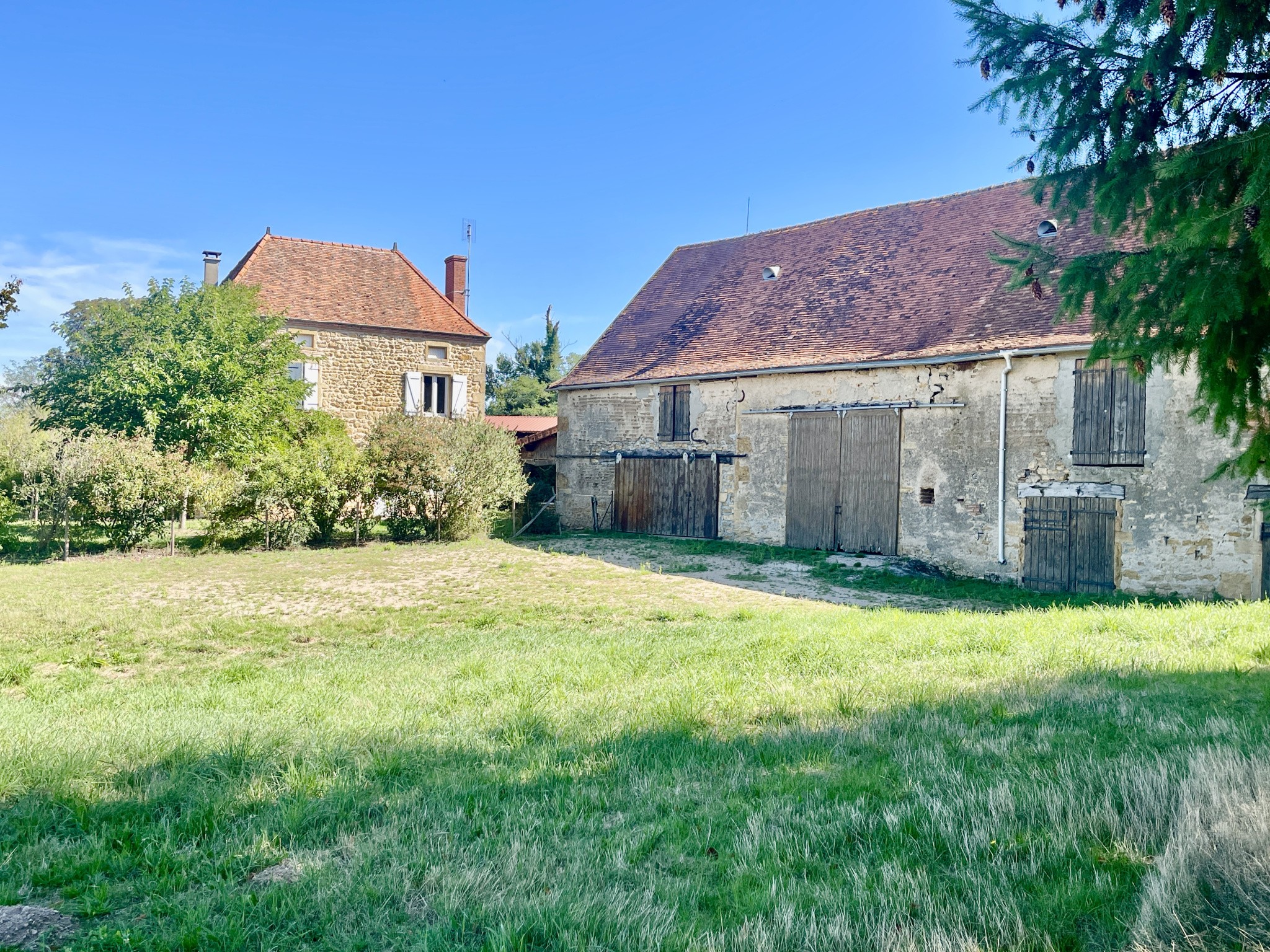 Bien immobilier à vendre à Paray le monial, 140 m², 7 pièces – photo 2 sur 12