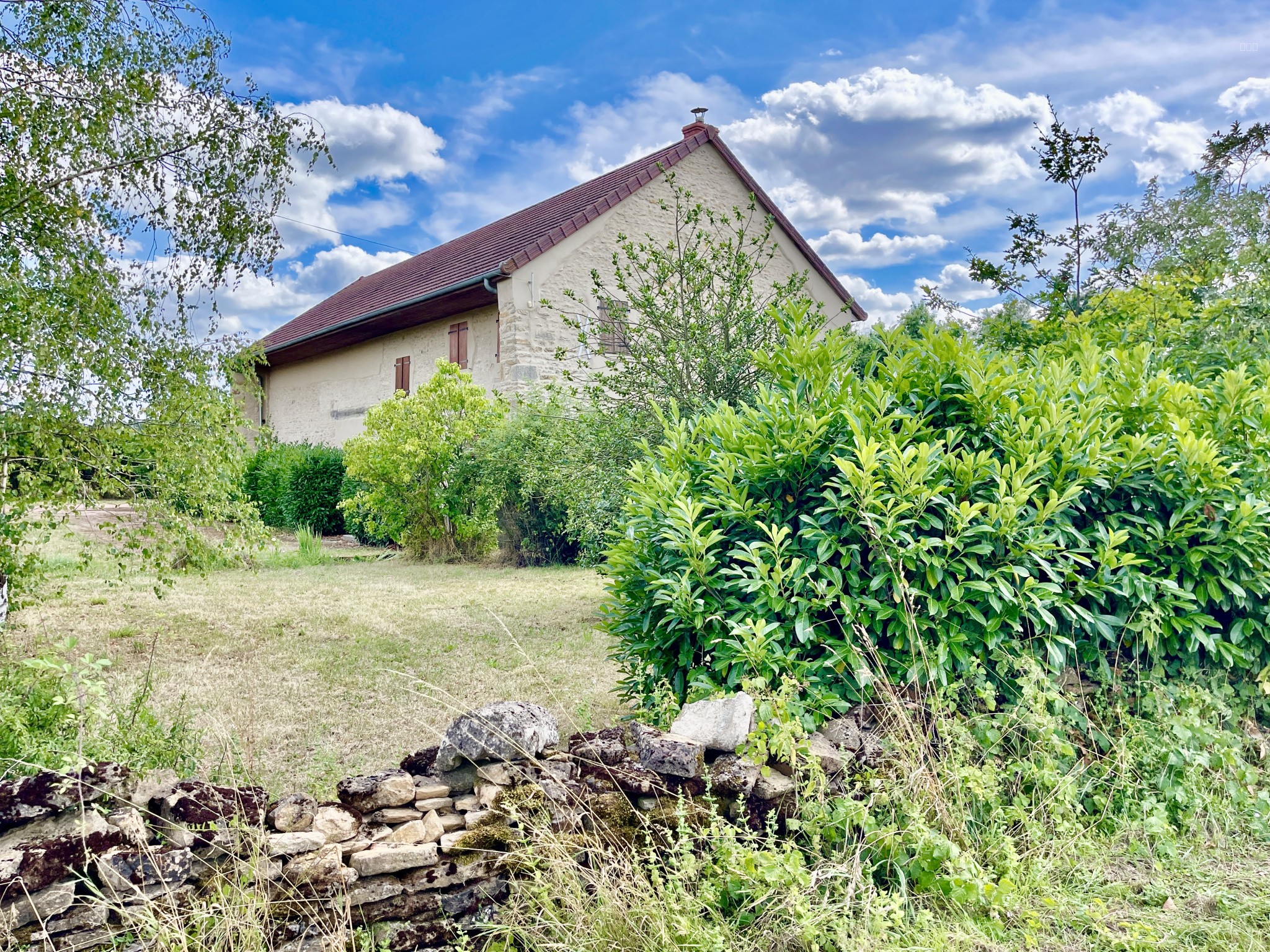 Bien immobilier à vendre à Charolles, 220 m², 15 pièces – photo 1 sur 9