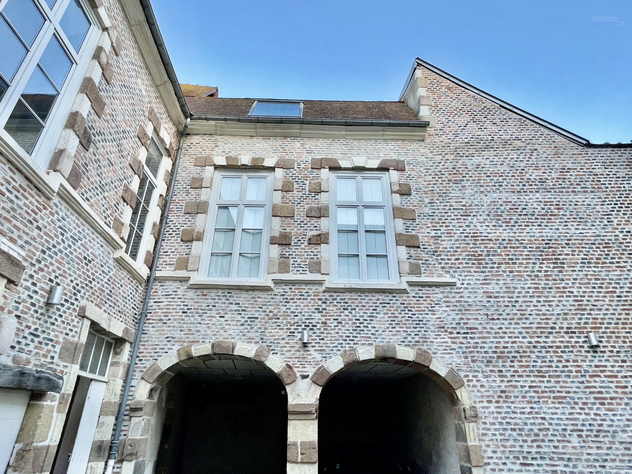 Immeuble à vendre à Moulins, 608 m², 15 pièces – photo 3 sur 11