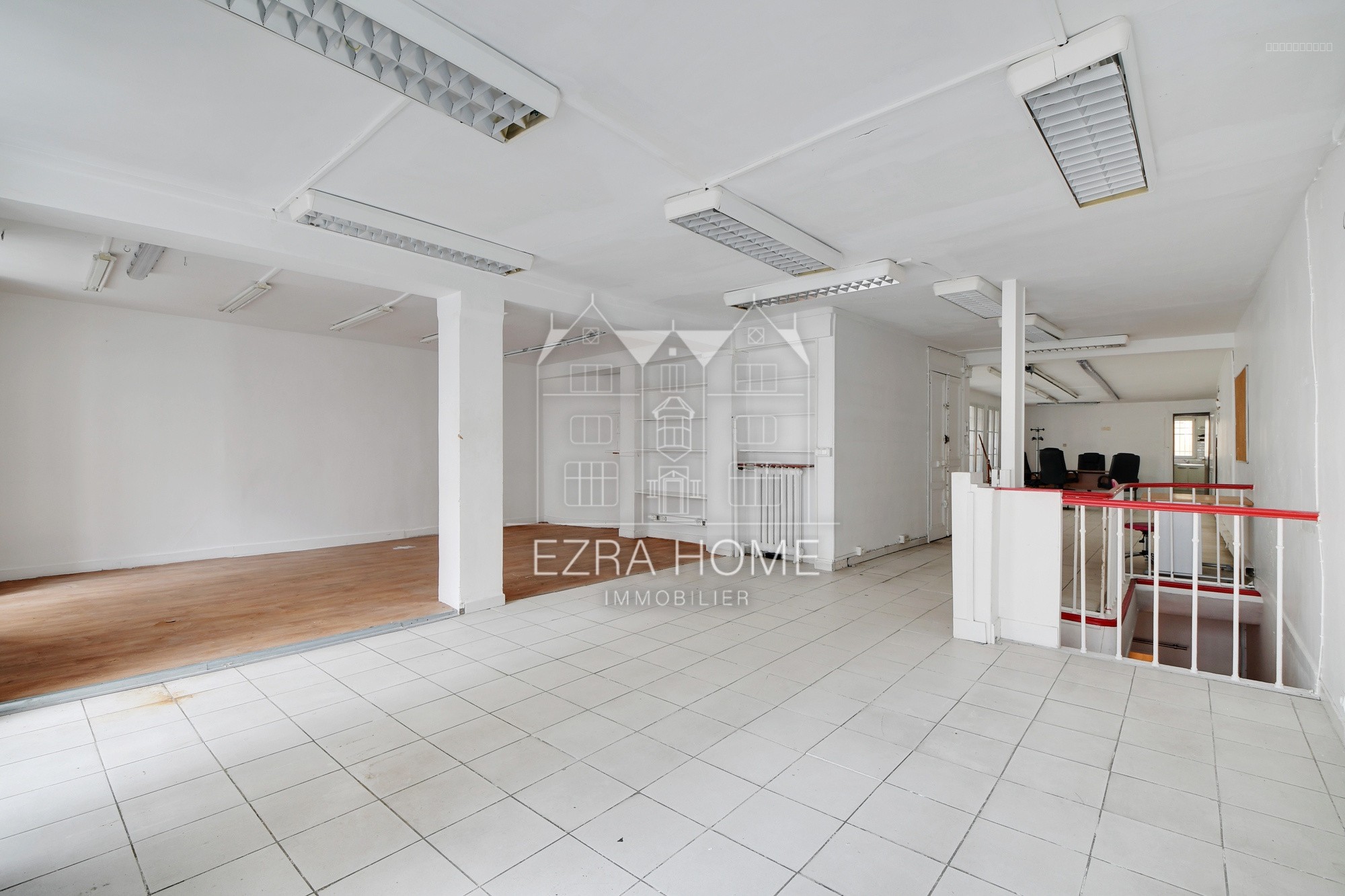 75010 PARIS - PORTE DE SAINT DENIS - MURS DE BOUTIQUE — photo 11