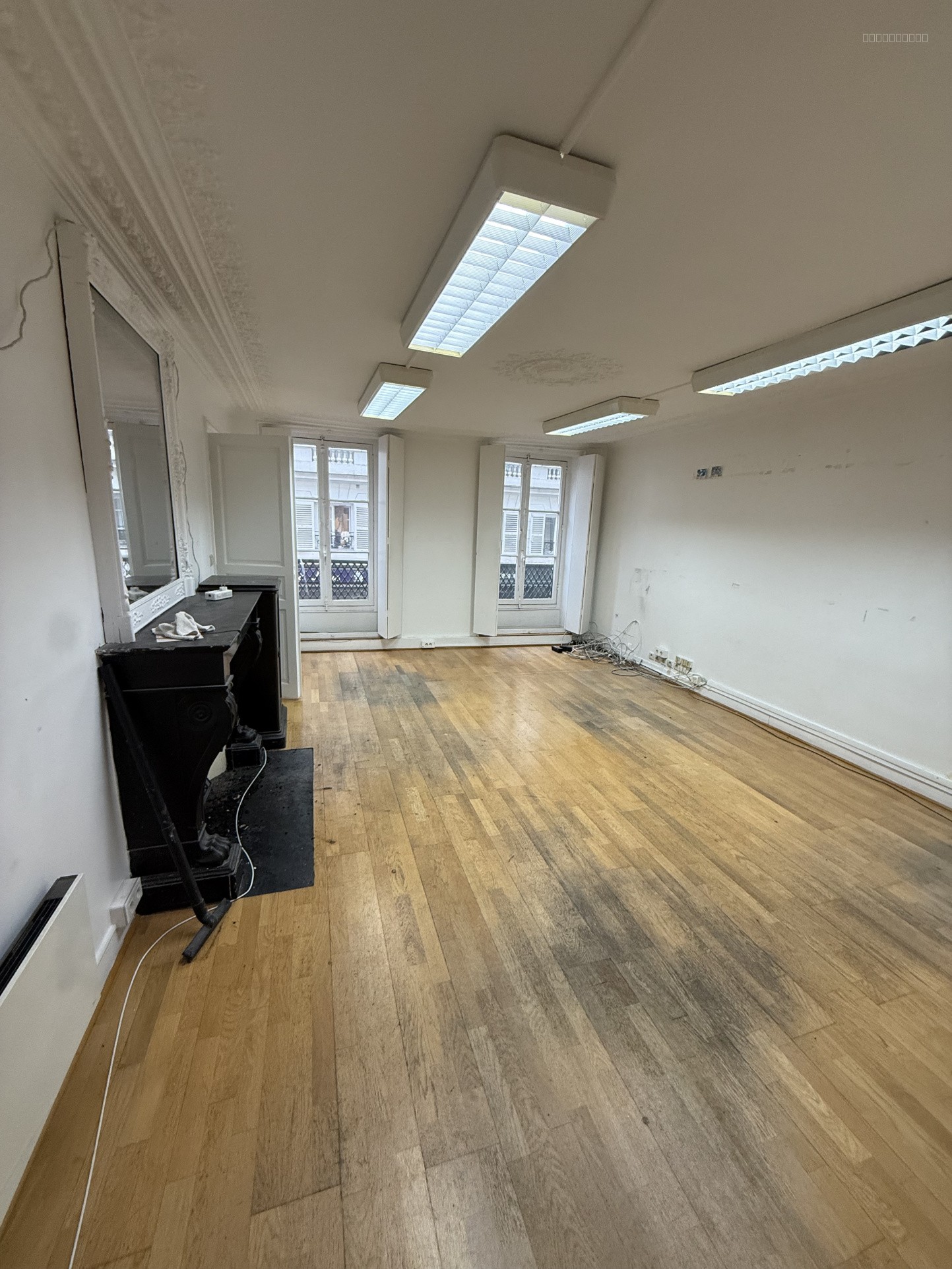 75010 PARIS - BUREAU - — photo 1