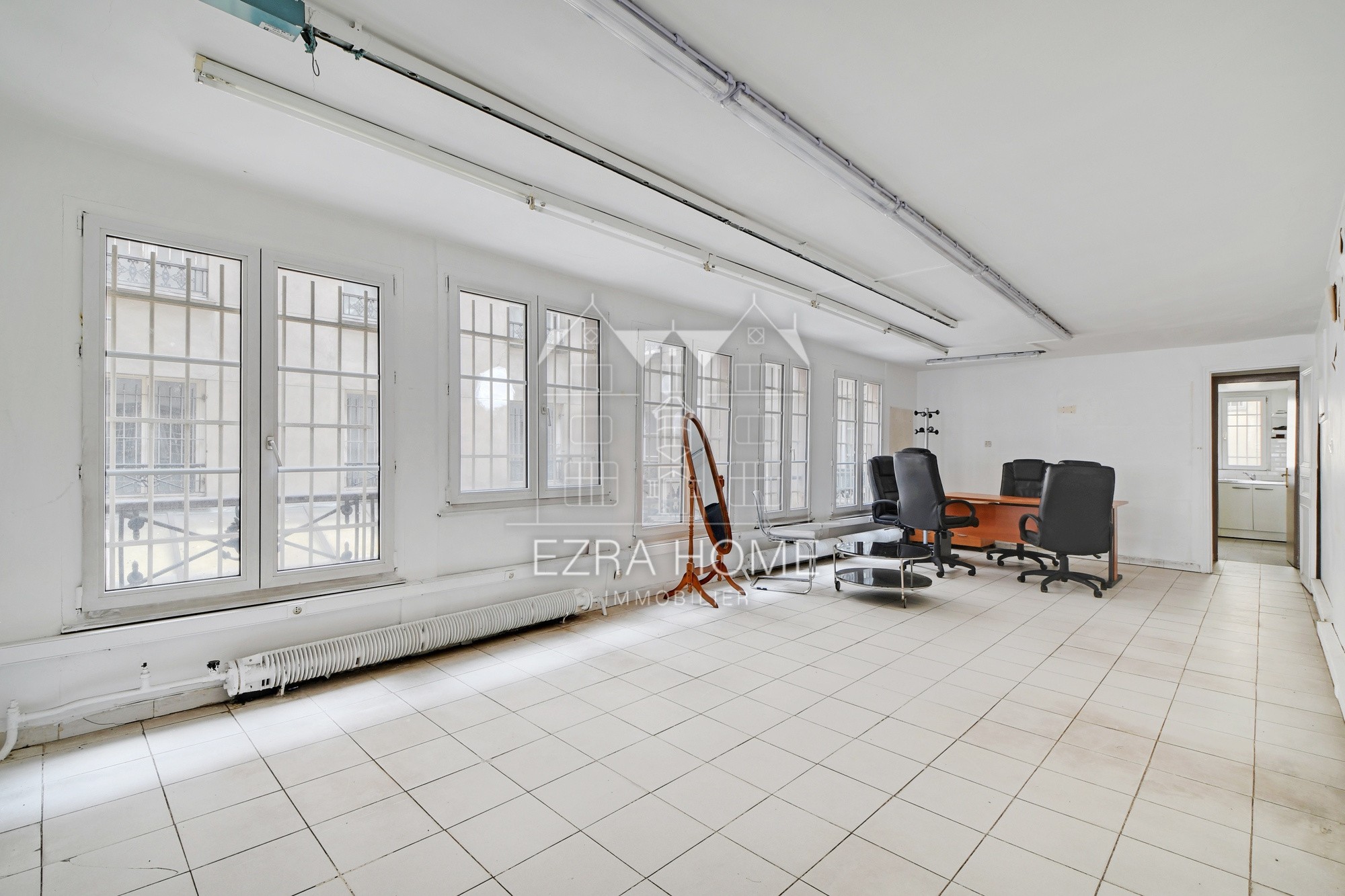 75010 PARIS - PORTE DE SAINT DENIS - MURS DE BOUTIQUE — photo 10
