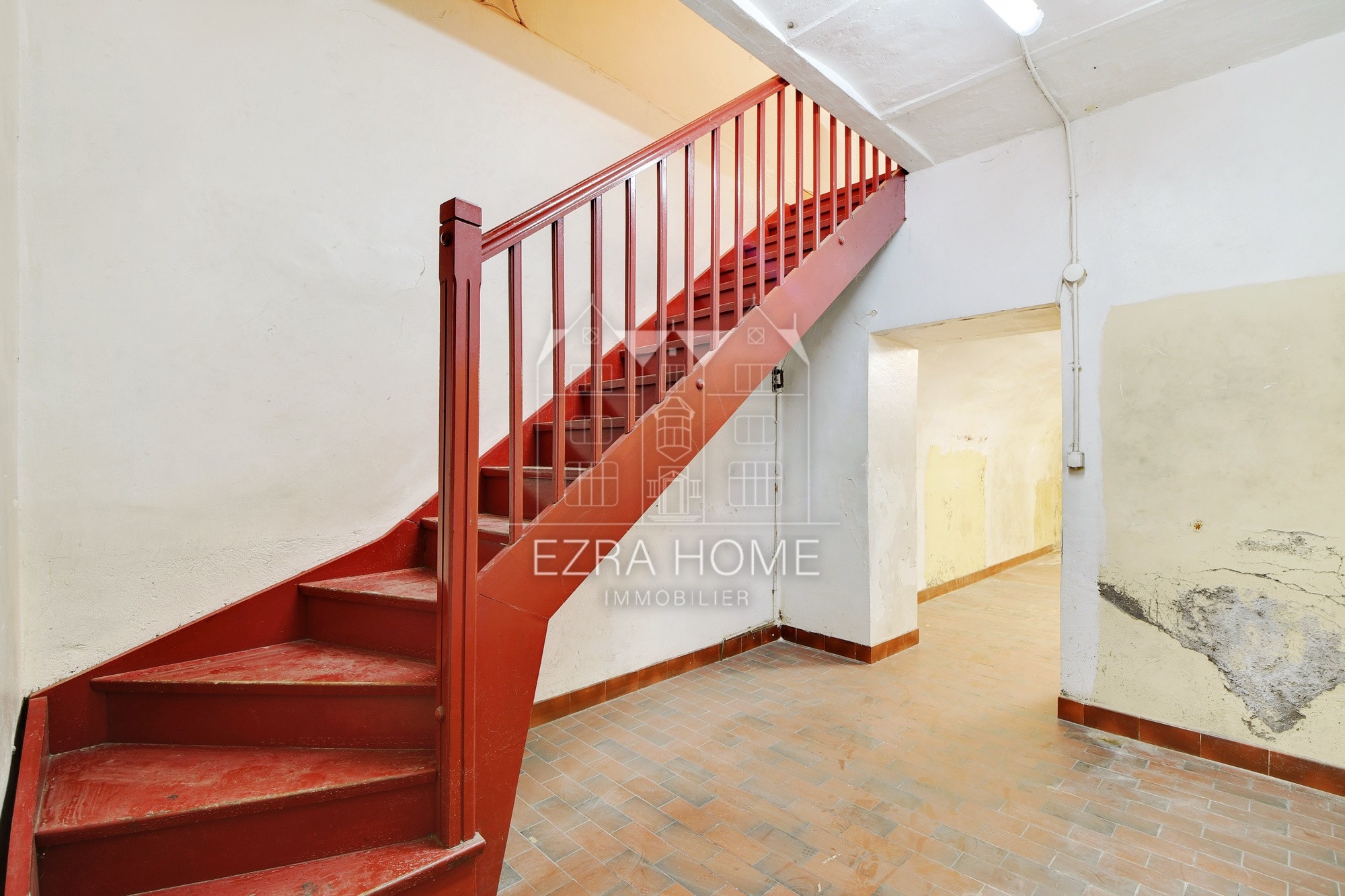 75010 PARIS - PORTE DE SAINT DENIS - MURS DE BOUTIQUE — photo 4