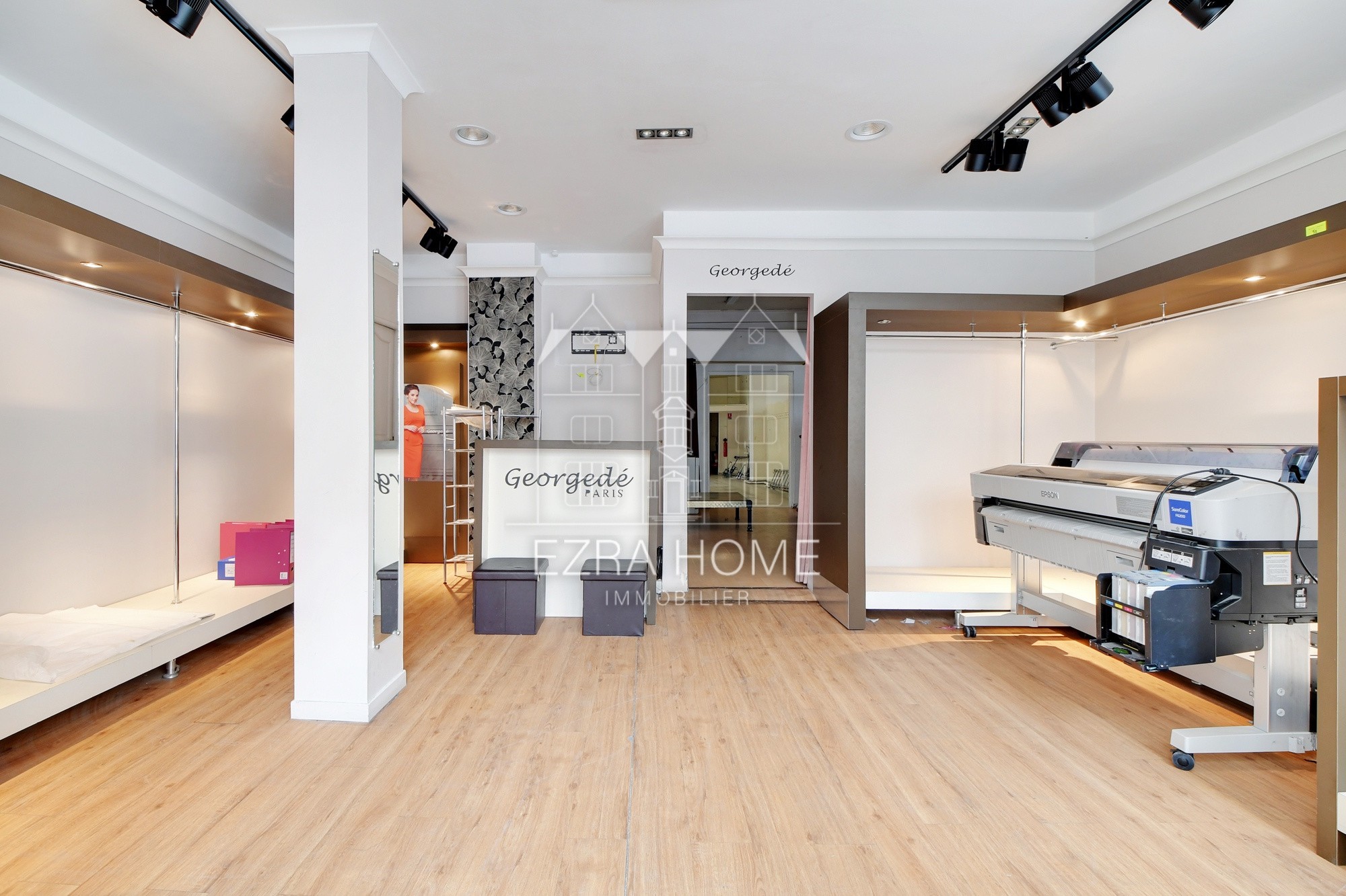 75010 PARIS - PORTE DE SAINT DENIS - MURS DE BOUTIQUE — photo 14