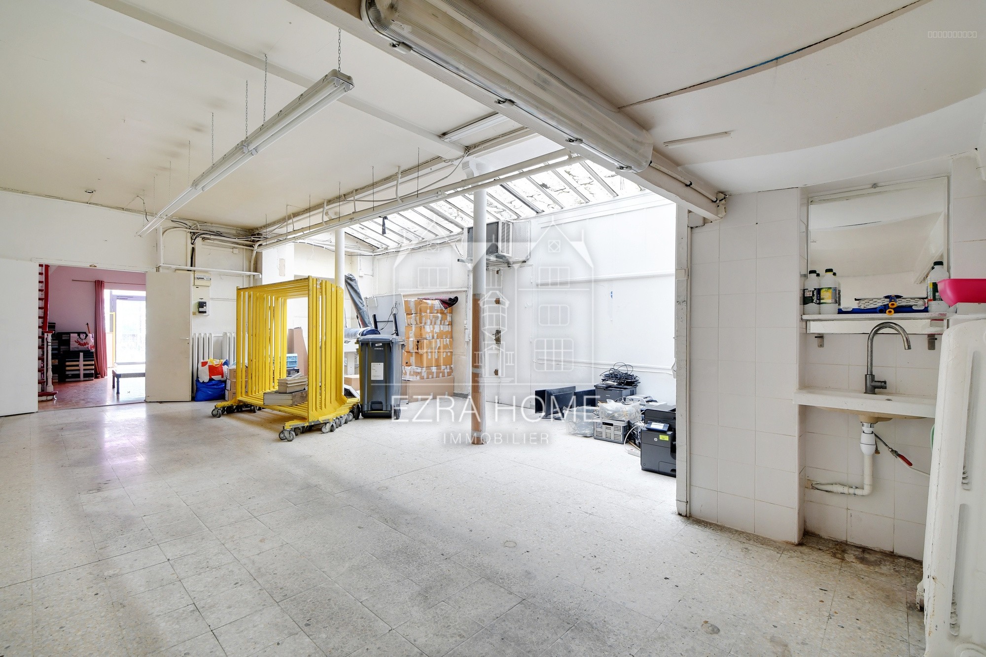 75010 PARIS - PORTE DE SAINT DENIS - MURS DE BOUTIQUE — photo 13