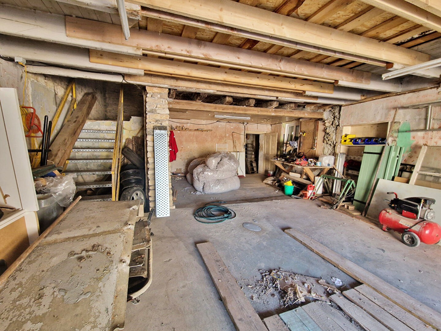 Maison à vendre à Dompcevrin, 340 m², 3 pièces – photo 3 sur 7