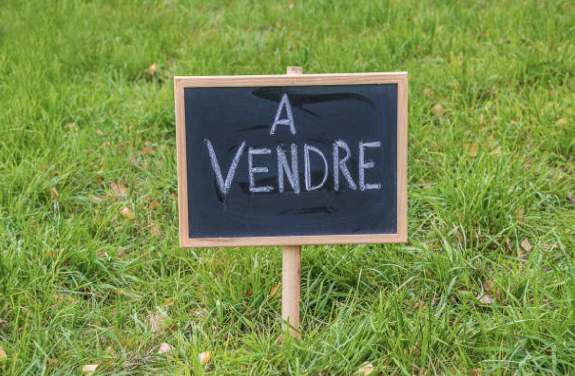 Bien immobilier à vendre à Plouhinec, 245 m² – photo 1 sur 1