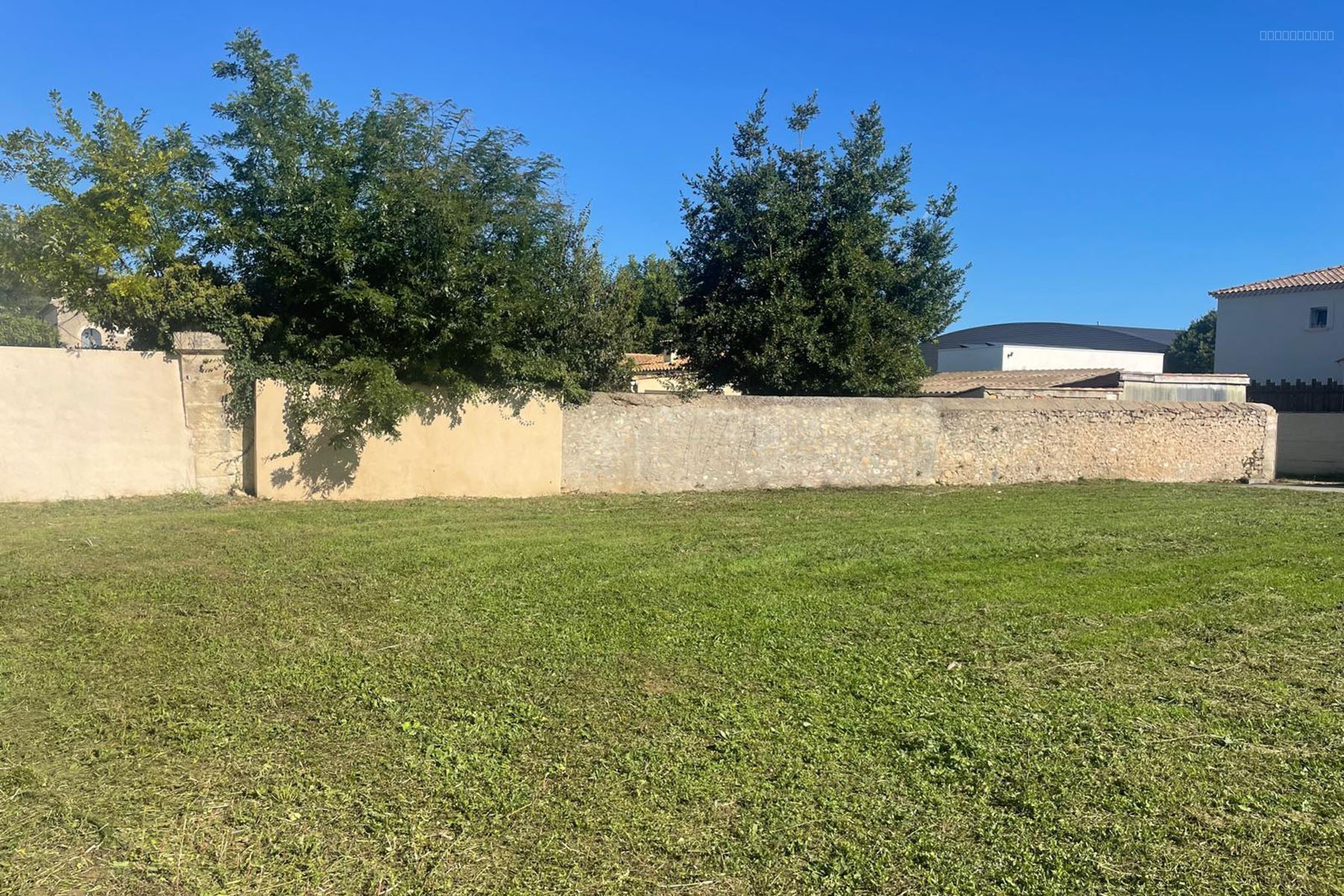 Bien immobilier à vendre à Lunel viel, 734 m² – photo 1 sur 16