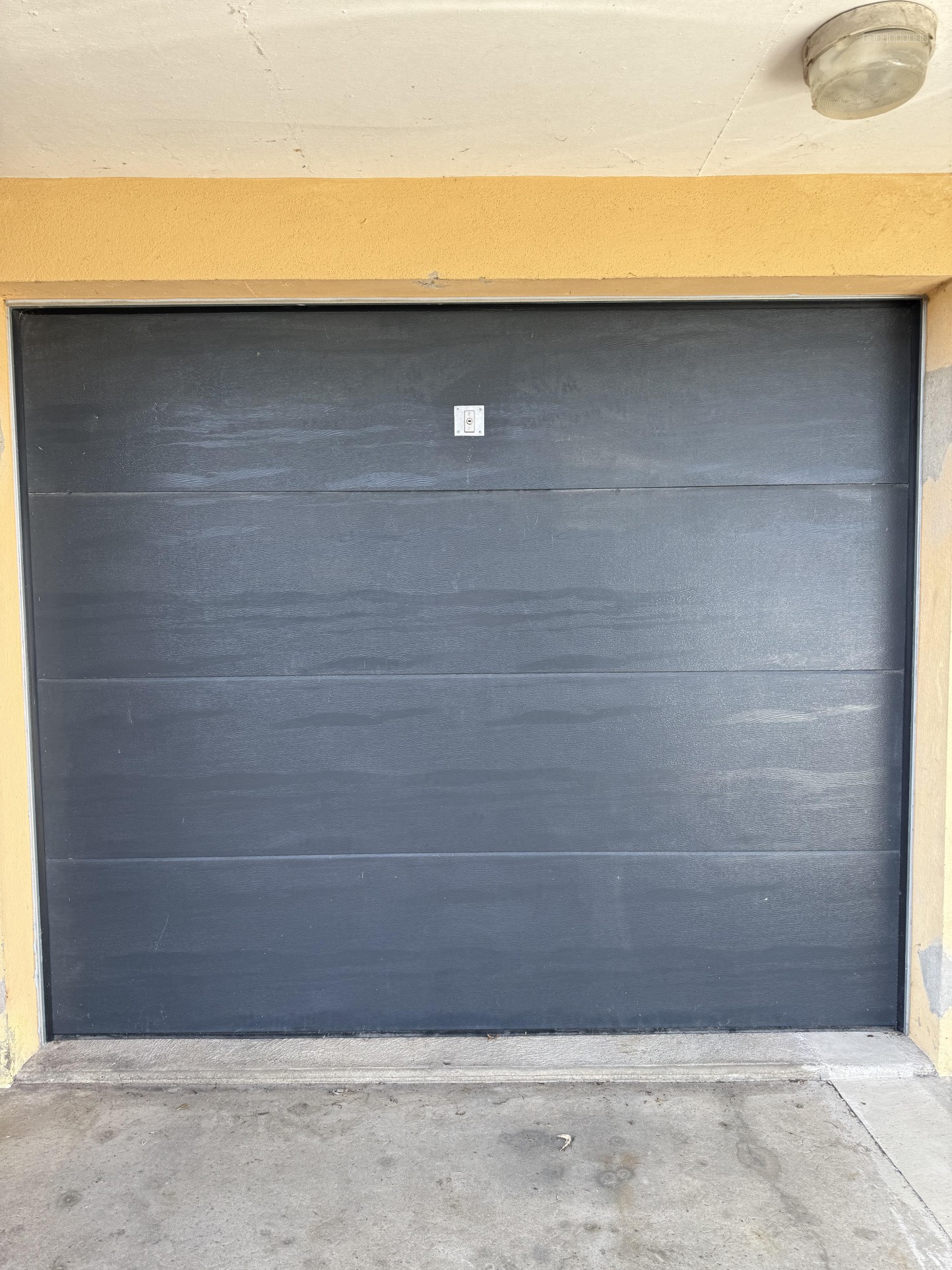 Garage à louer à Moulins, 1 300 m² – photo 1 sur 1