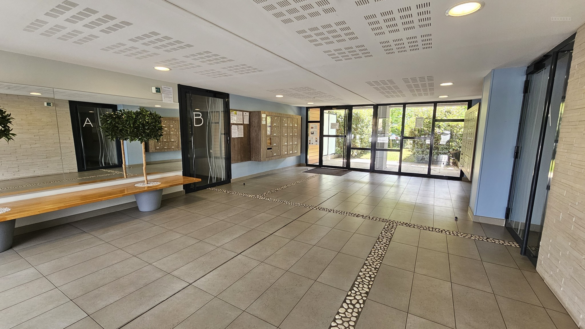 Appartement T1 récent avec terrasse à louer 69630 CHAPONOST — photo 3