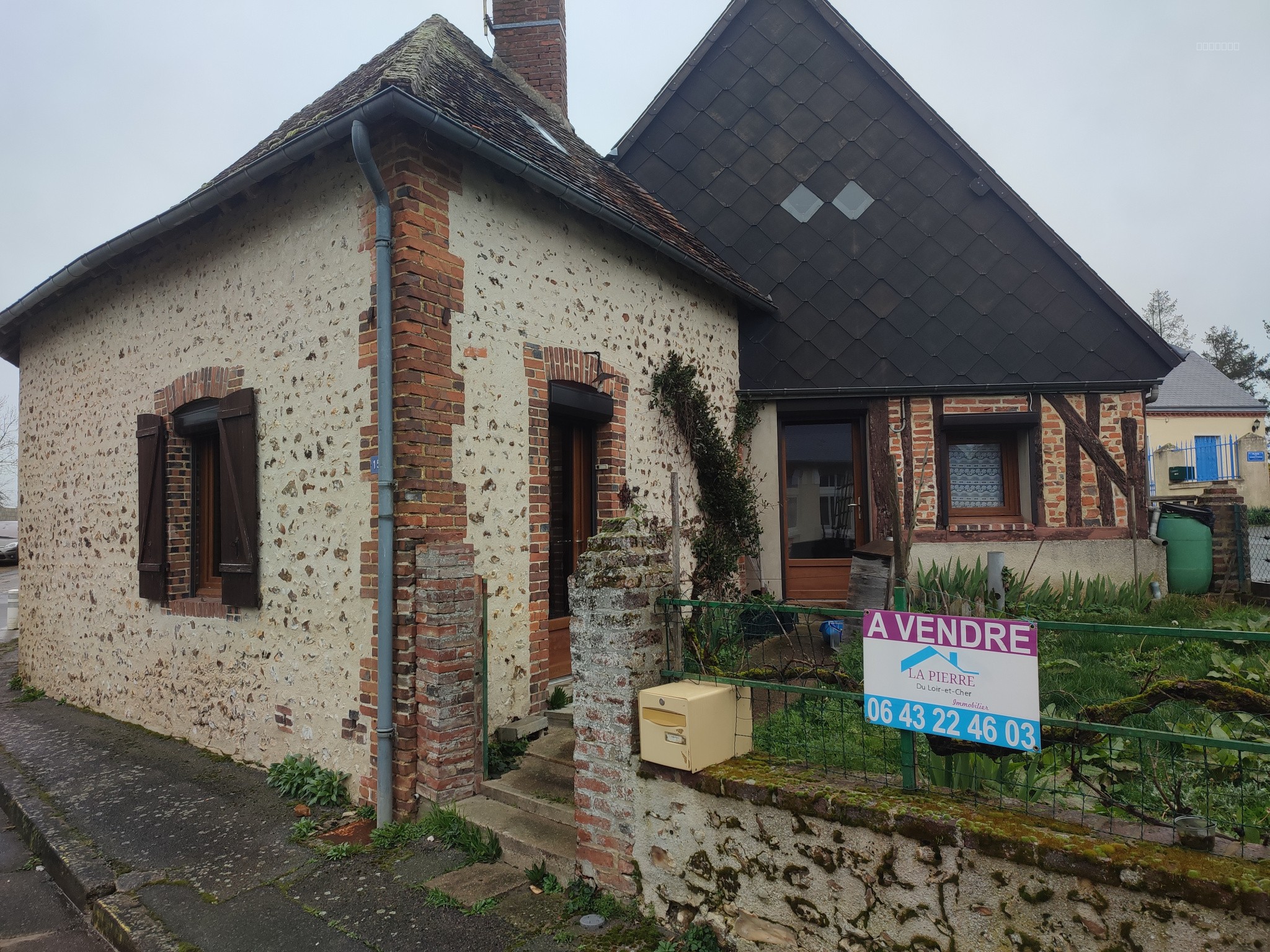 Maison à vendre à Romilly, 1 200 m², 4 pièces – photo 1 sur 7