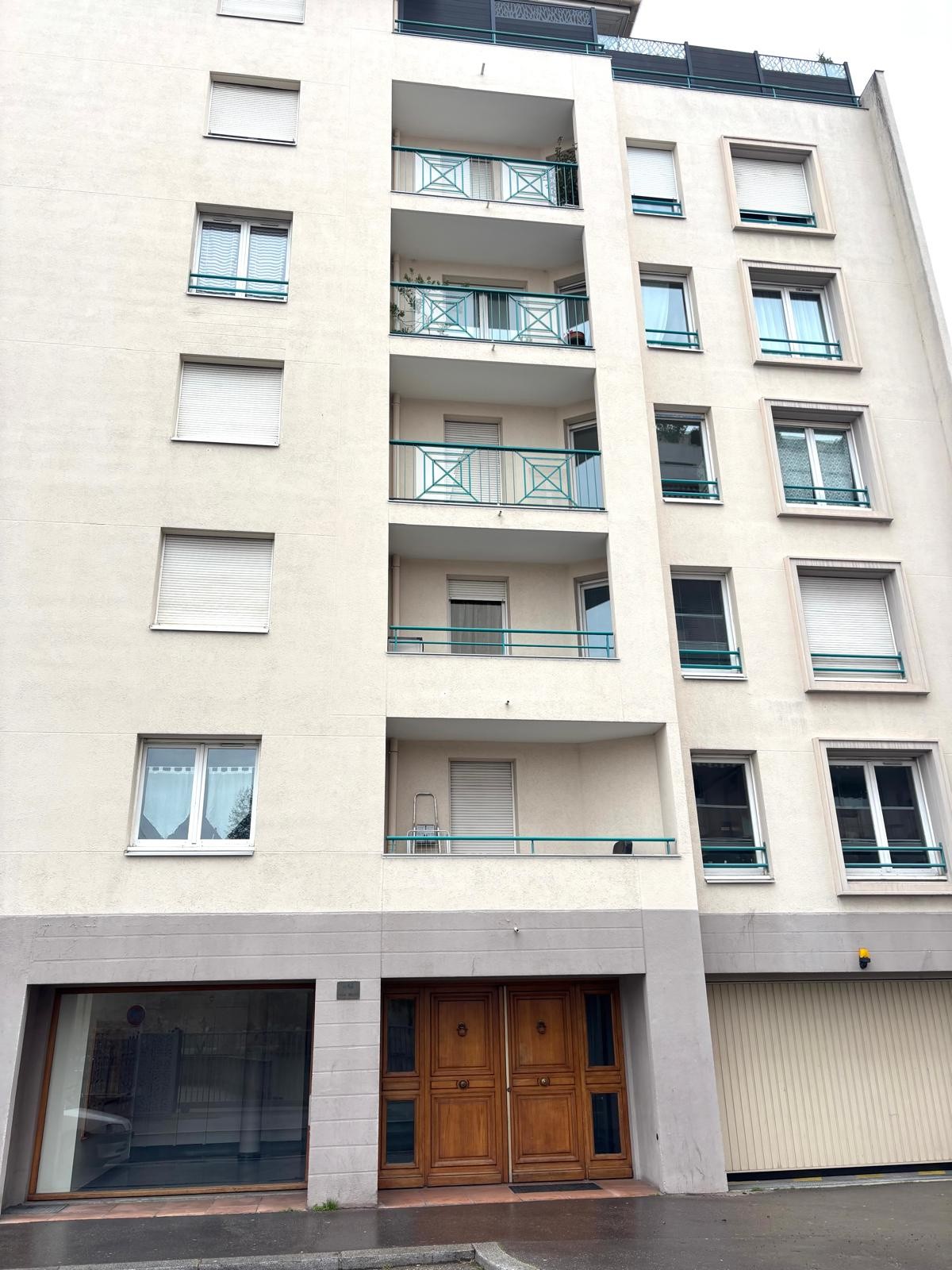 COEUR MONPLAISIR : T2 en étage élevé, calme et sans vis à vis avec garage et cave — photo 3