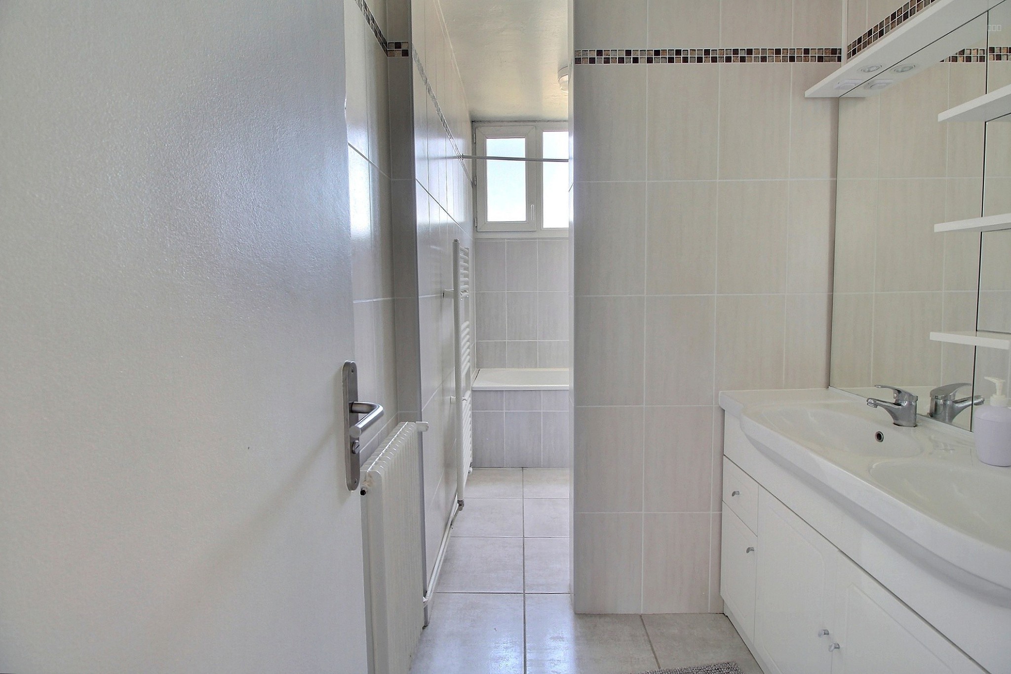 Appartement 3 pièces - Av. Barthélémy Buyer - 70.11m2 — photo 5