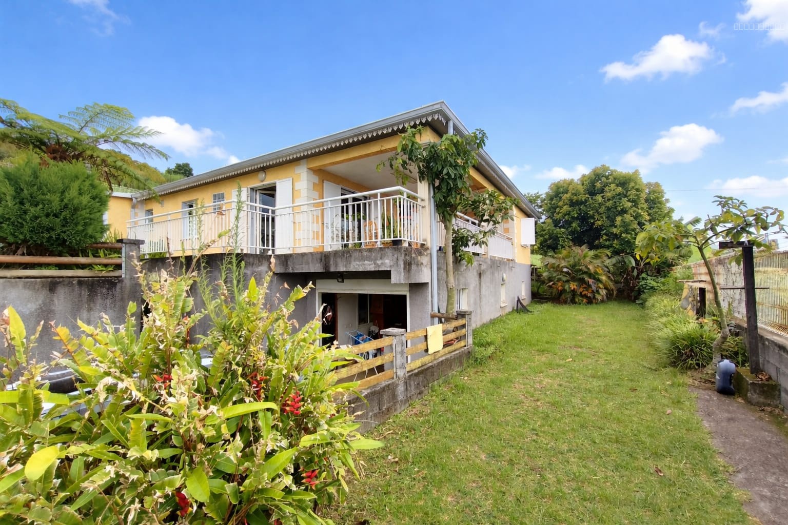 Maison à vendre à Saint leu, 168 m², 7 pièces – photo 1 sur 9