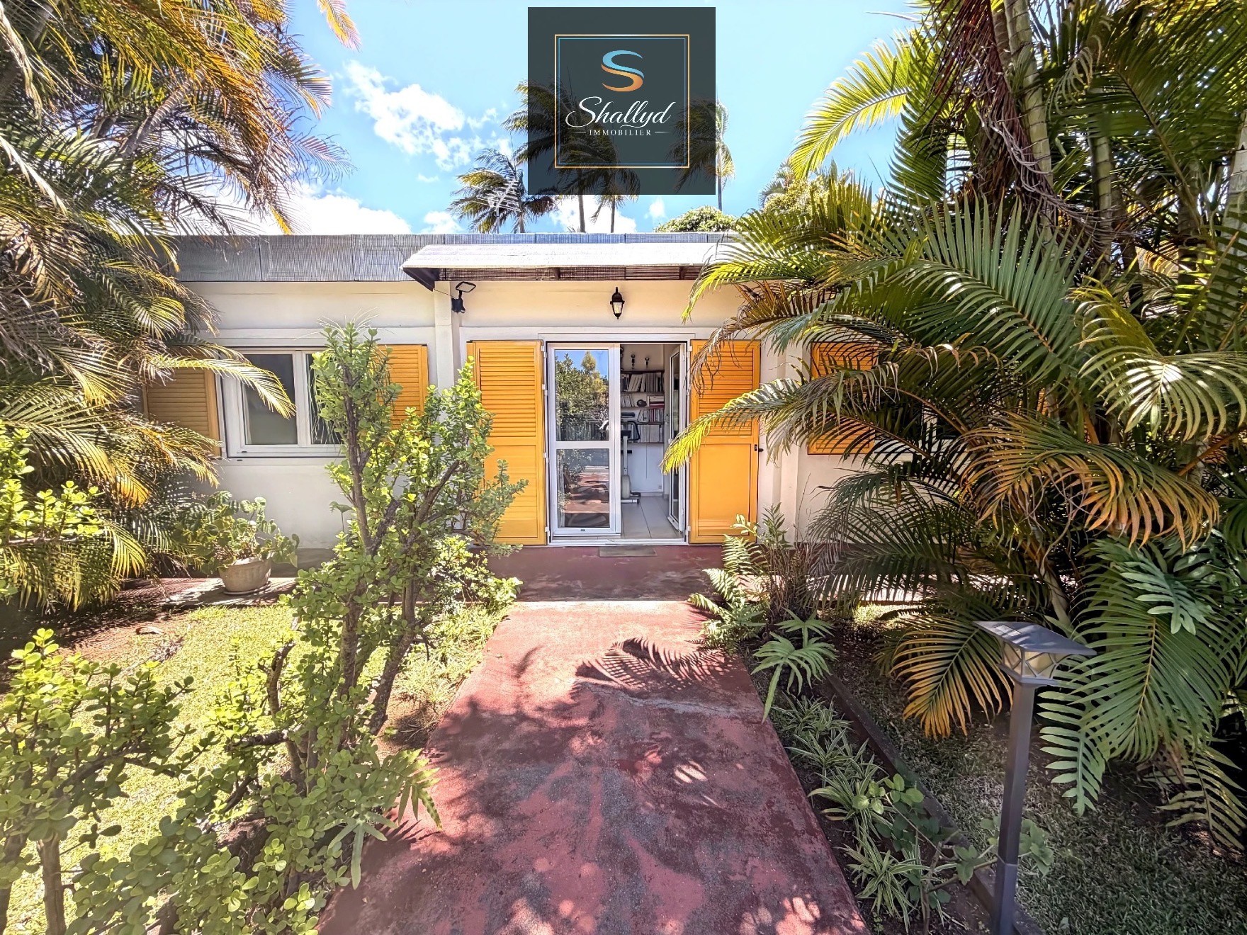 Maison à vendre à Le tampon, 110 m², 6 pièces – photo 1 sur 10