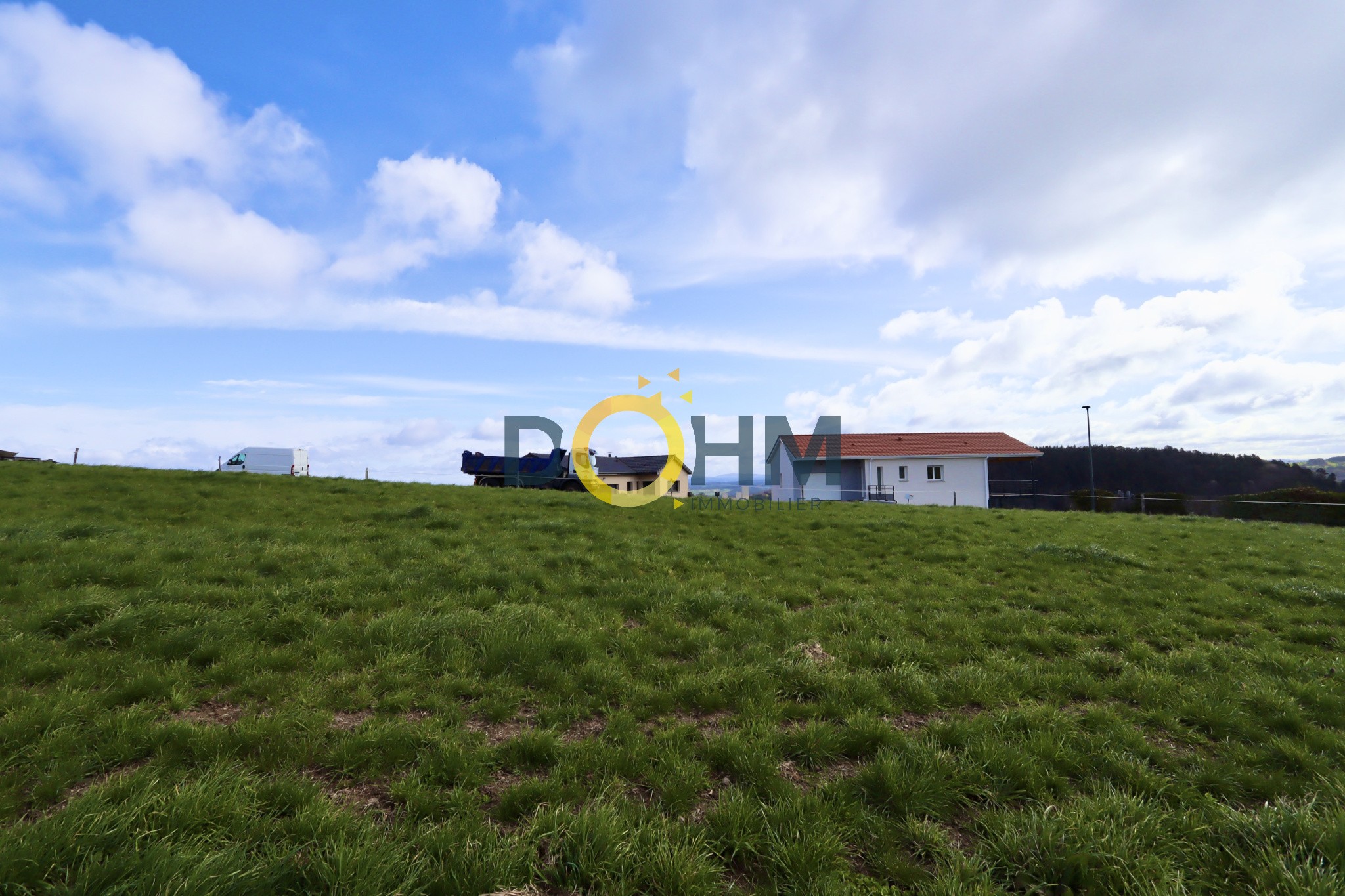 Bien immobilier à vendre à Yssingeaux, 793 m² – photo 1 sur 4