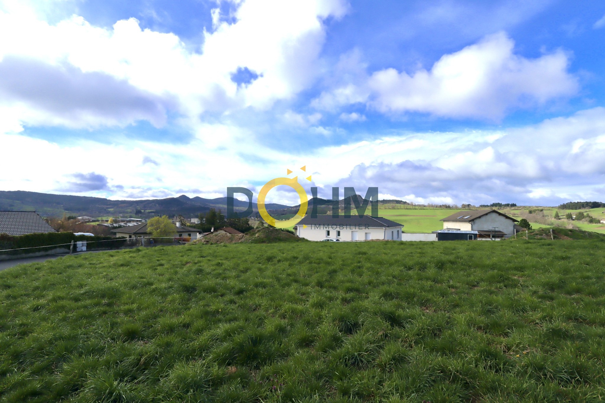 Bien immobilier à vendre à Yssingeaux, 793 m² – photo 2 sur 4