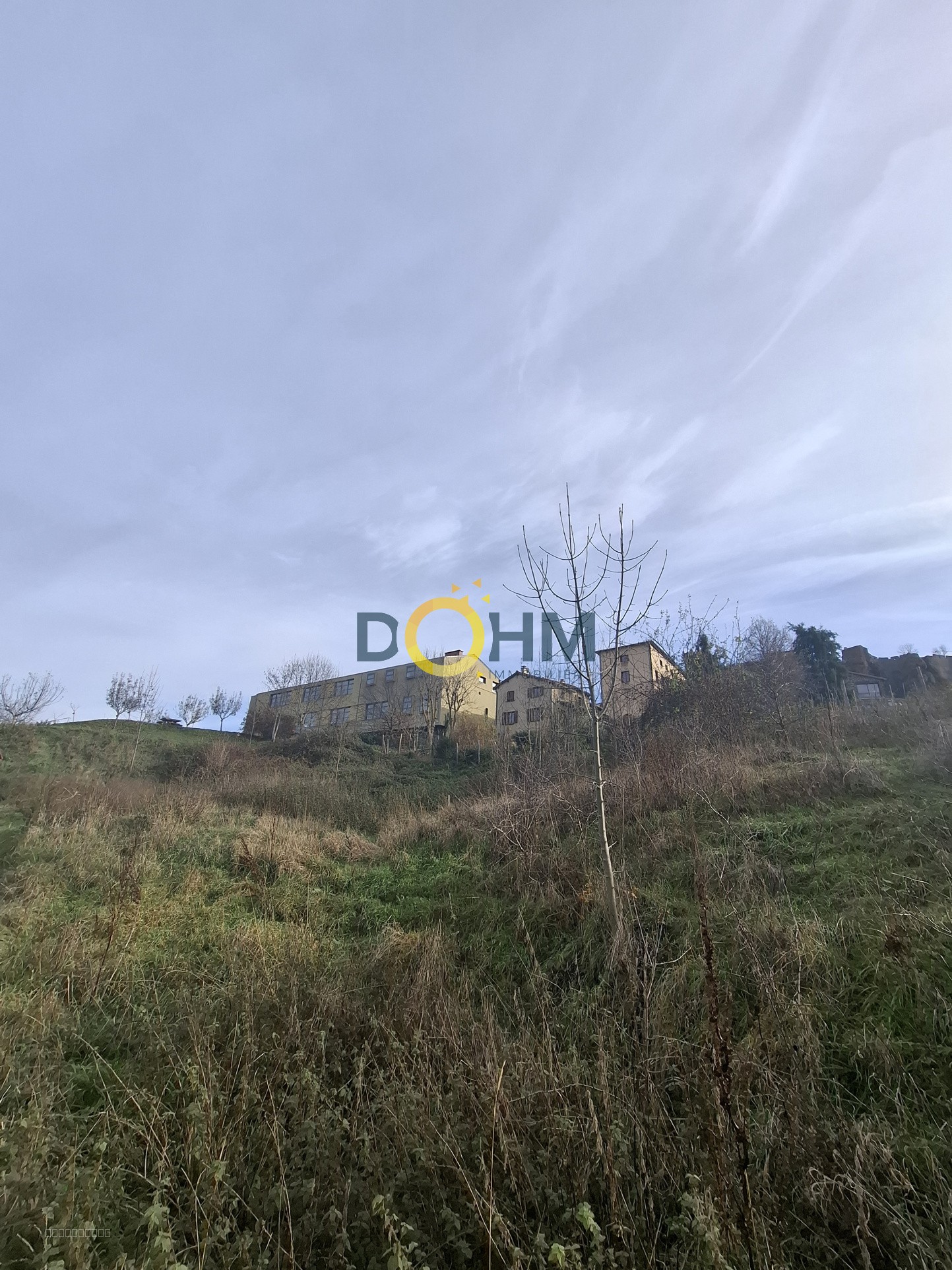 Bien immobilier à vendre à Polignac, 1 231 m² – photo 2 sur 2