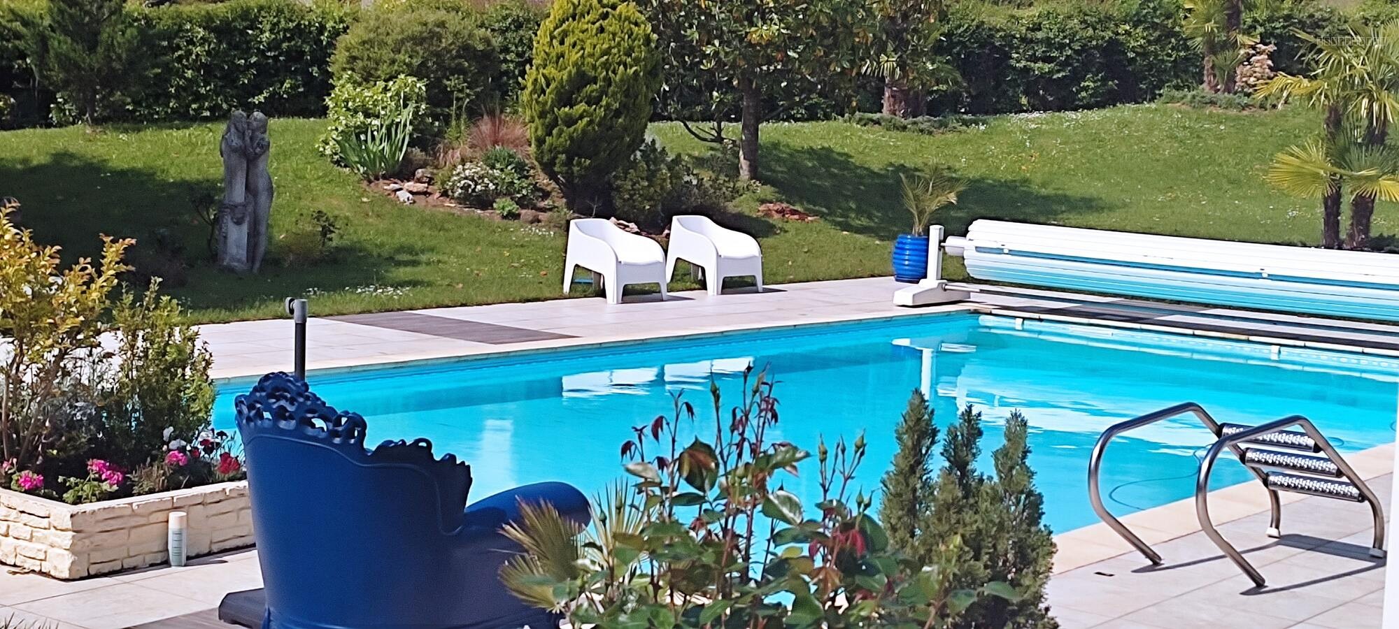 Bien immobilier à vendre à Gannat, 288 m², 6 pièces – photo 1 sur 16