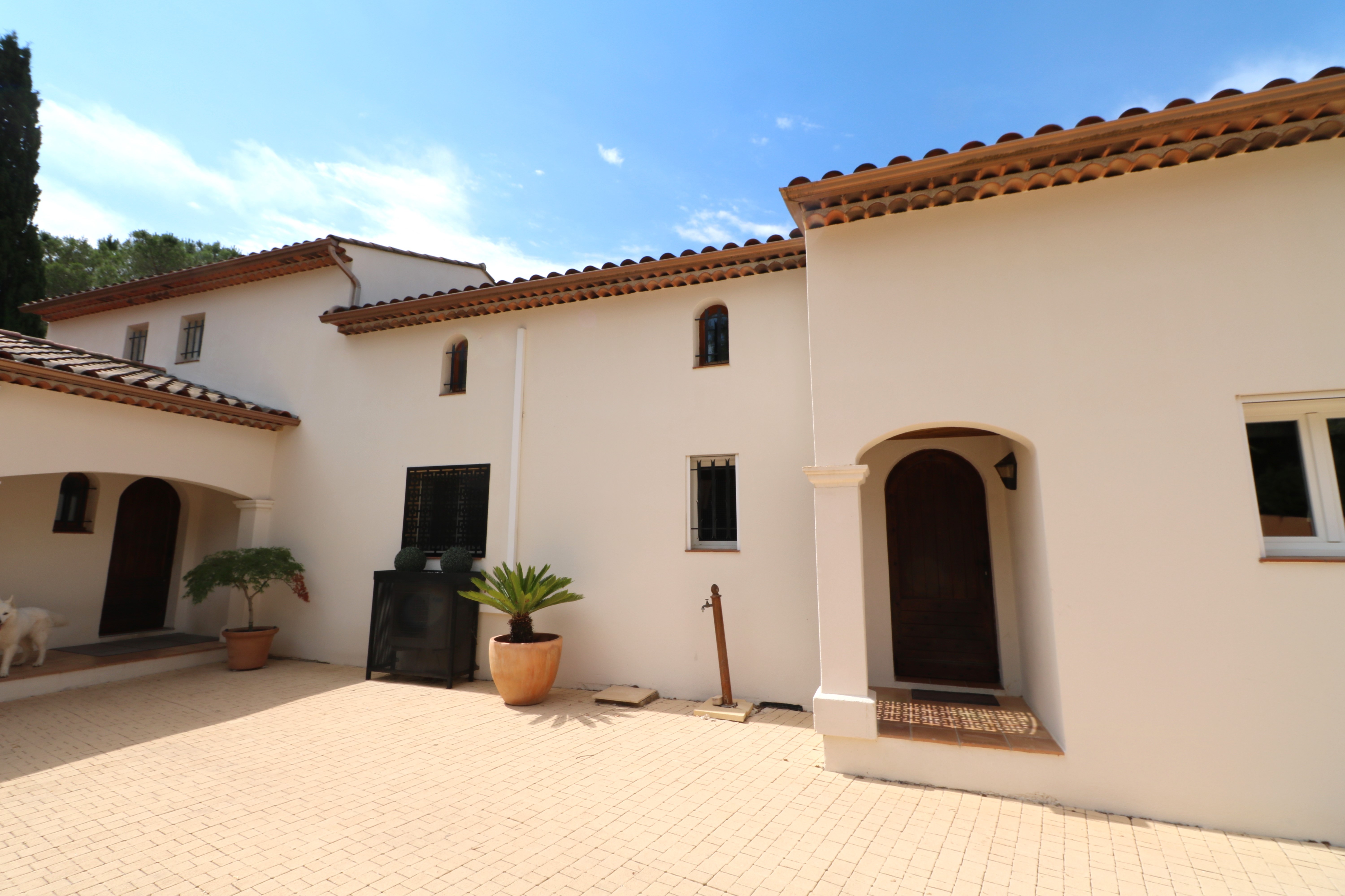 Bien immobilier à vendre à Bagnols en foret, 260 m², 8 pièces – photo 3 sur 9