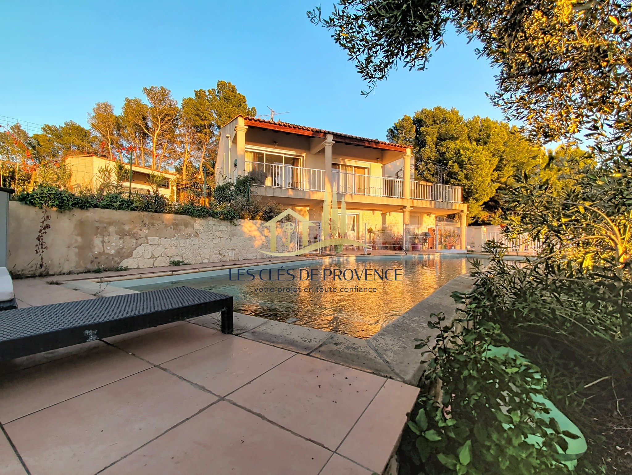 Maison à vendre à Rognac, 20,76 m², 10 pièces – photo 1 sur 20